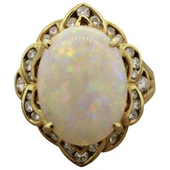 Anillo de oro con diamante y ópalo blanco australiano
