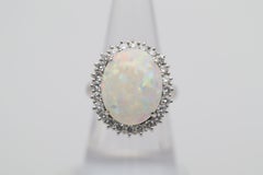 Bague en platine avec opale blanche d'Australie et diamant