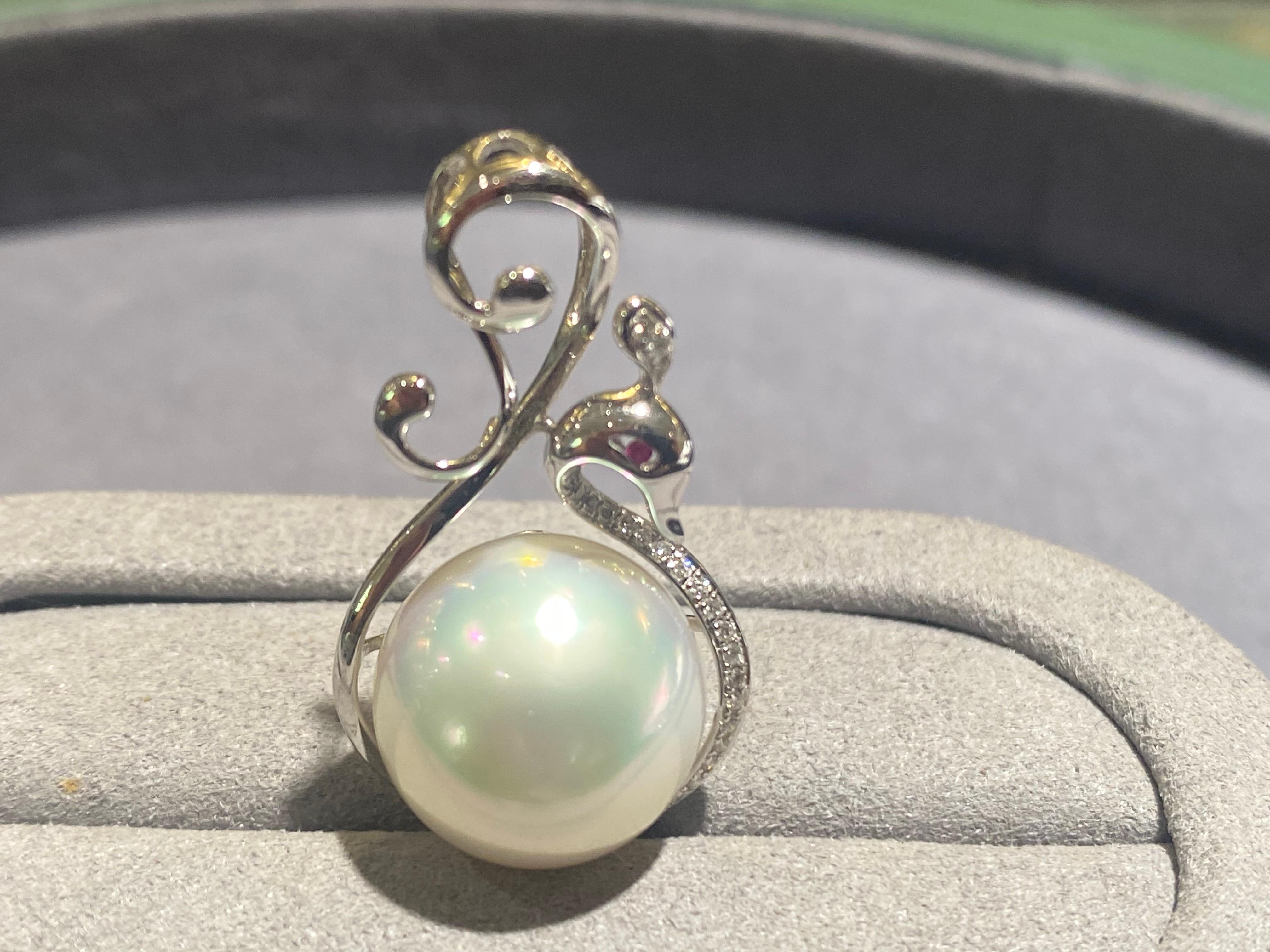 A 14.5 mm Australian White South Sea Pearl was set at the lower end of the pendant and it resembles the body of a swan. The chest and the feather on top of the swan was set with micro diamond pave. The White Australian South Sea Pearl is almost