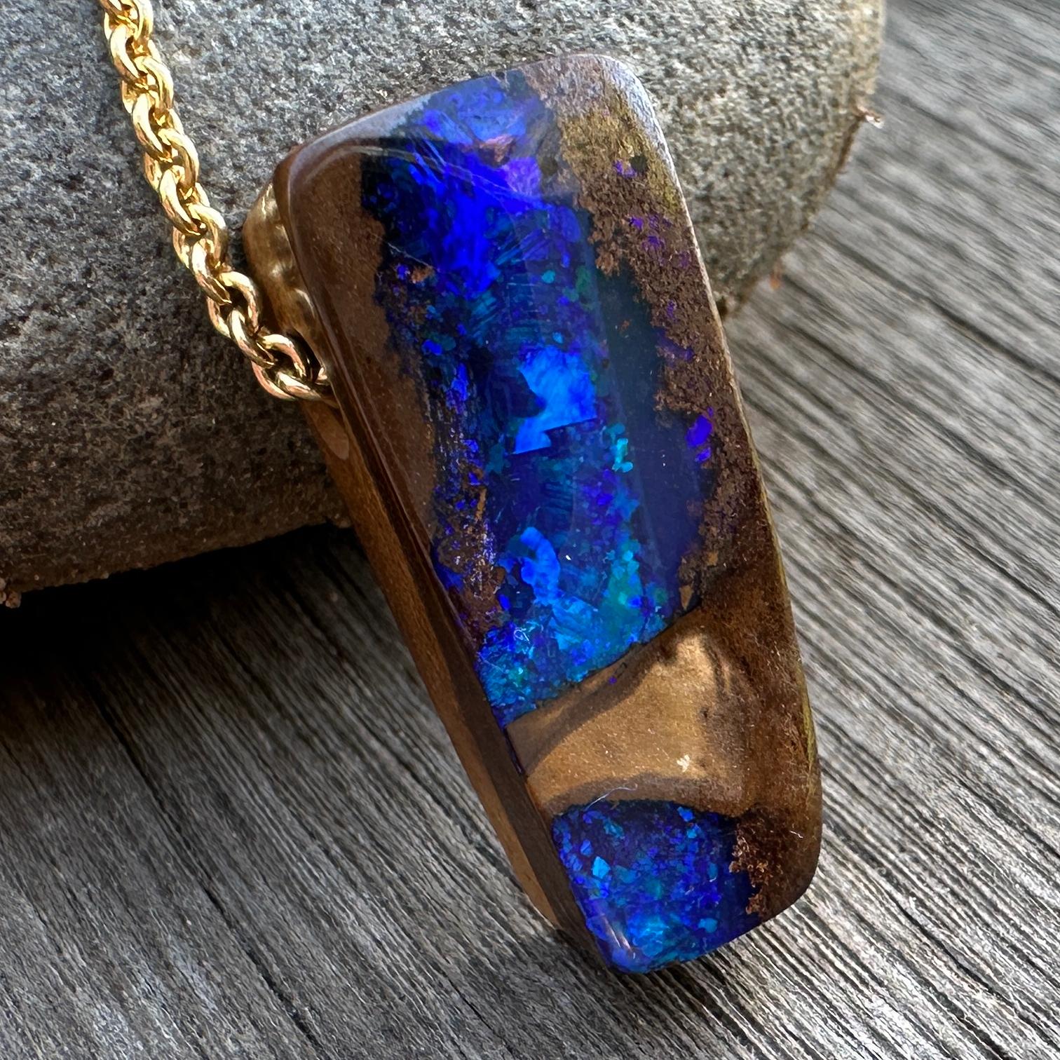 Australischer „Wood Replacement“ Boulder-Opal-Anhänger an Kabelkette aus 18 Karat Gold 7