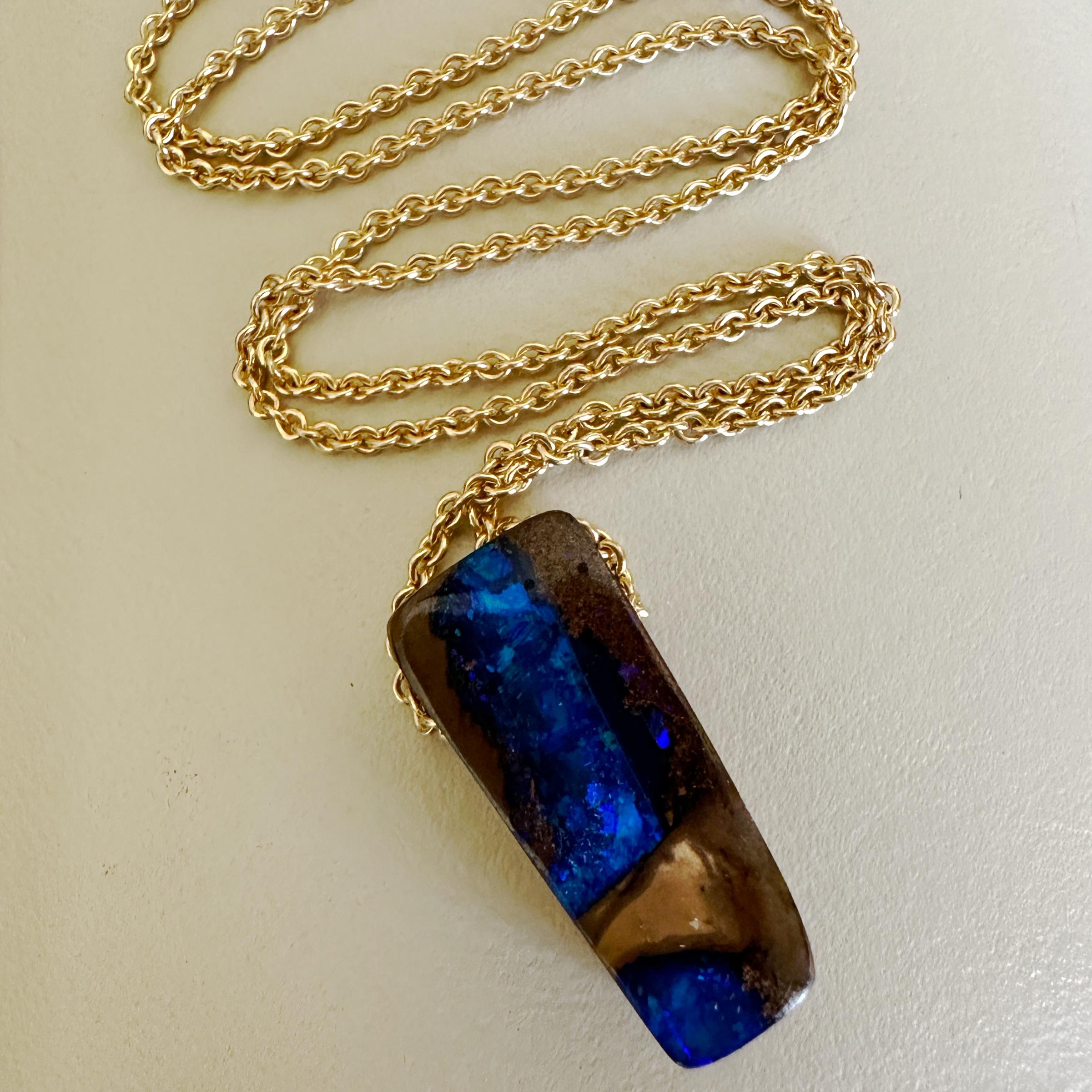 Australischer „Wood Replacement“ Boulder-Opal-Anhänger an Kabelkette aus 18 Karat Gold 3