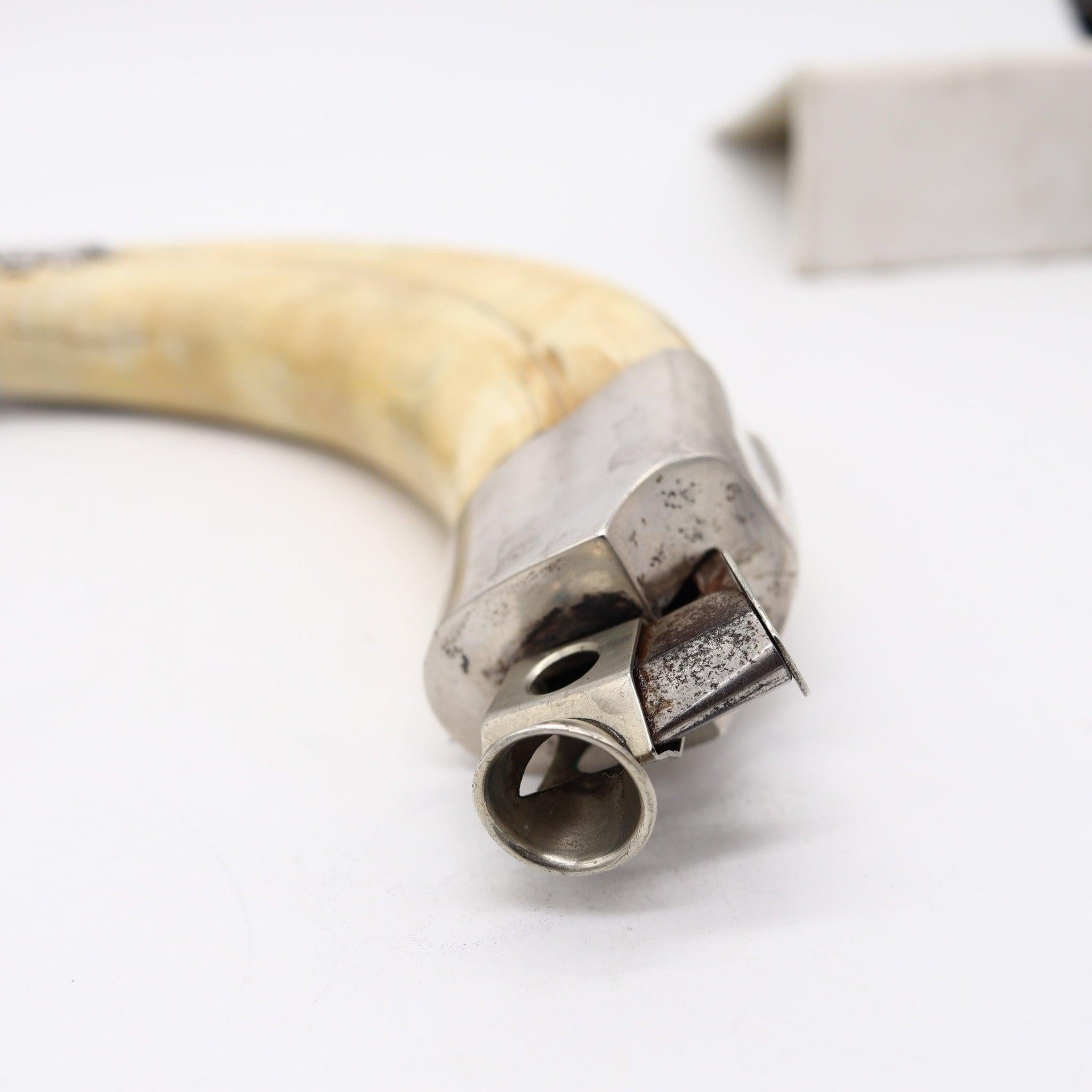 AUSTRIA 1900 Cortapuros antiguo Perro de caza esculpido en plata de ley 900 principios del siglo XX en venta