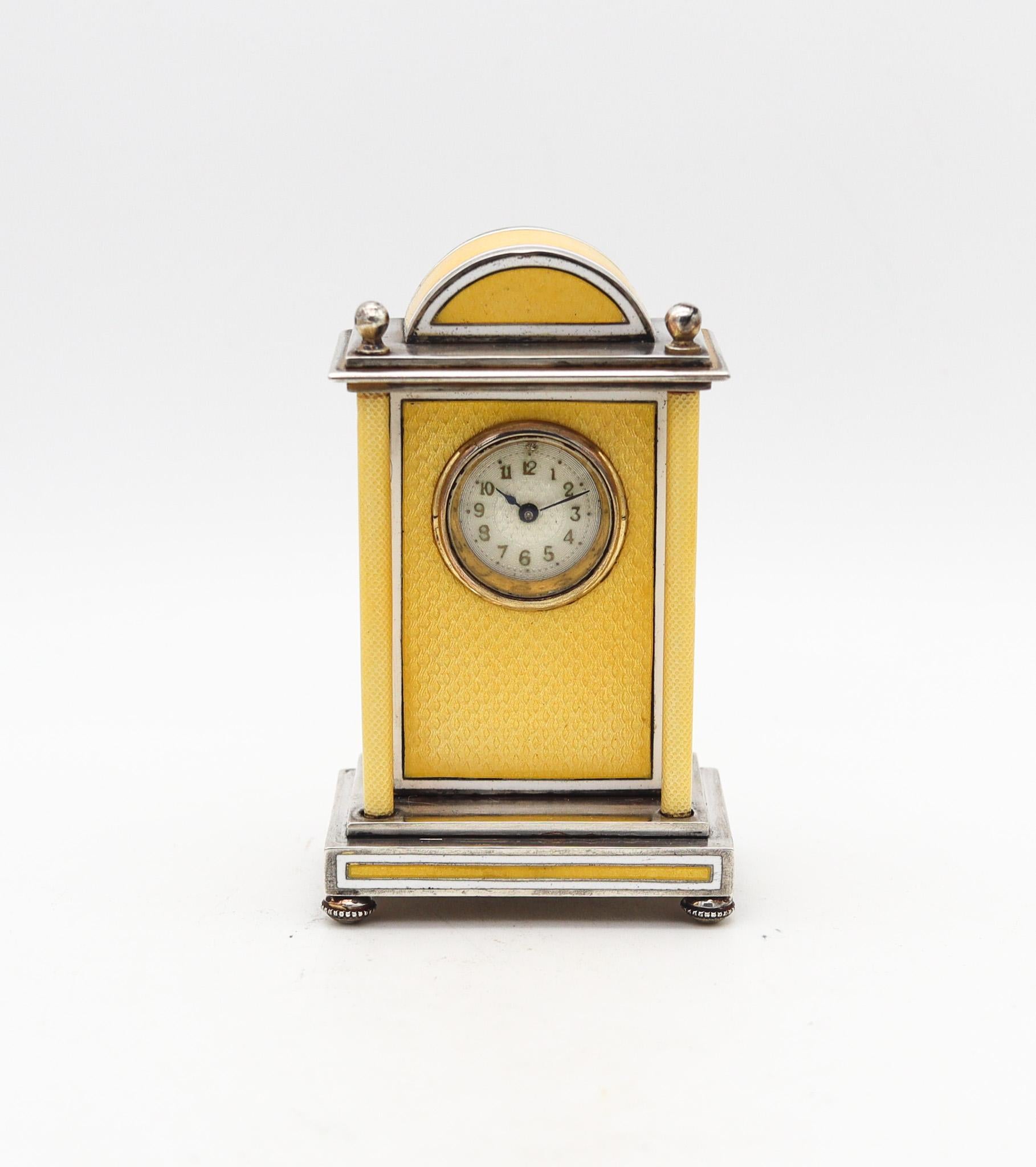 Austria 1910 Reloj de tocador en miniatura con esmalte guilloché eduardiano en plata 950 Eduardiano en venta