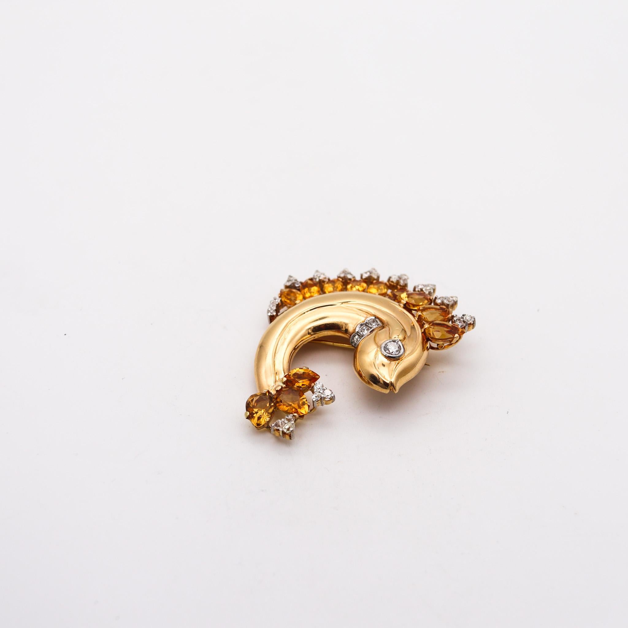 Un broche art déco fabricado en Austria.

Sorprendente broche con forma de pez estilizado, creado en Viena, Austria, durante el periodo art déco, allá por 1930. Este broche se ha elaborado con una asombrosa construcción en oro amarillo macizo de 18