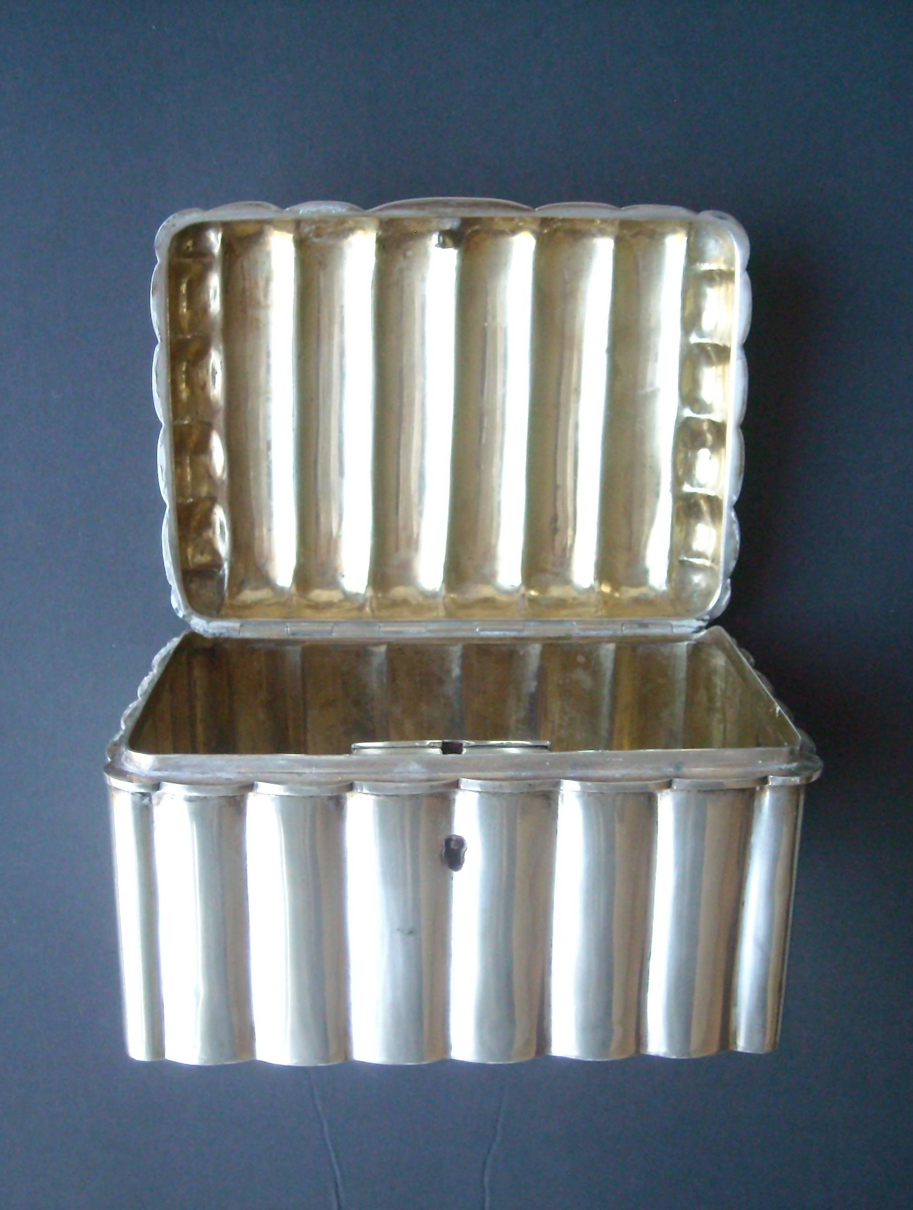 Fait main Autriche, Vienne, boîte à sucre ou étrog en argent avec serrure, superbe look moderne