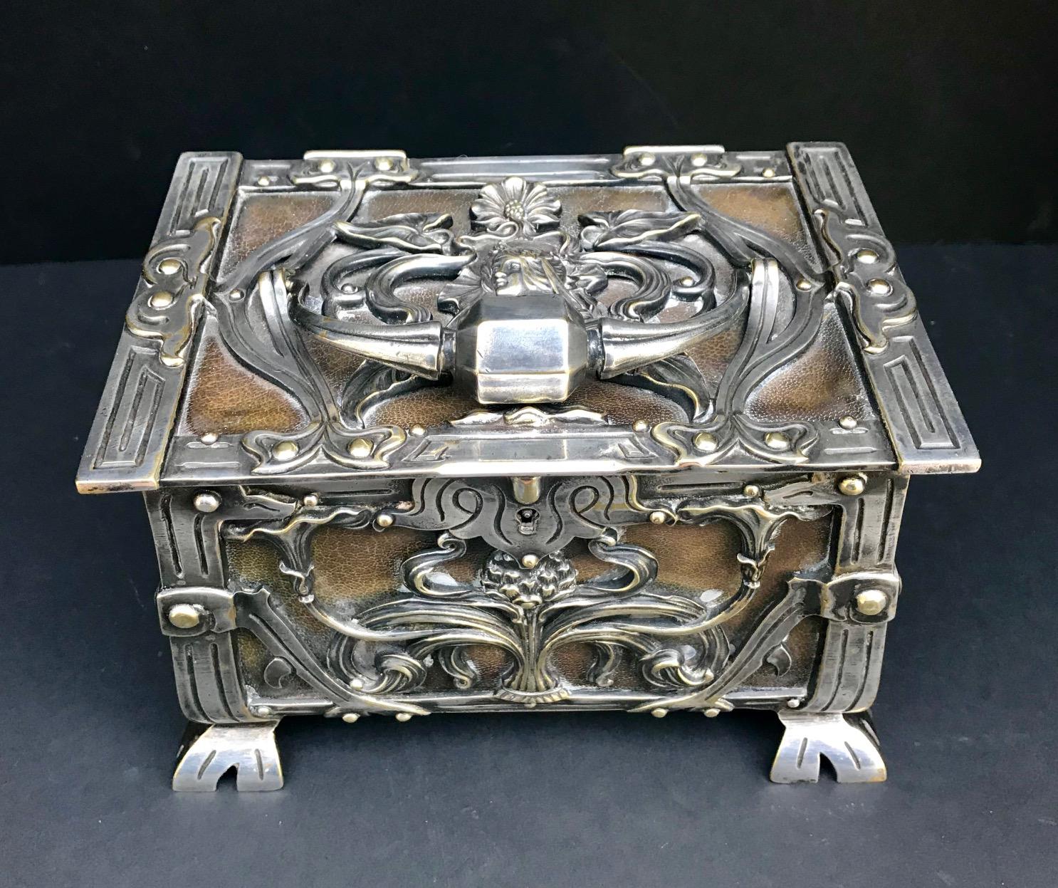 Austria/France Art Nouveau Silvered Heavy Bronze Jewelry Box Casket, circa 1900 3