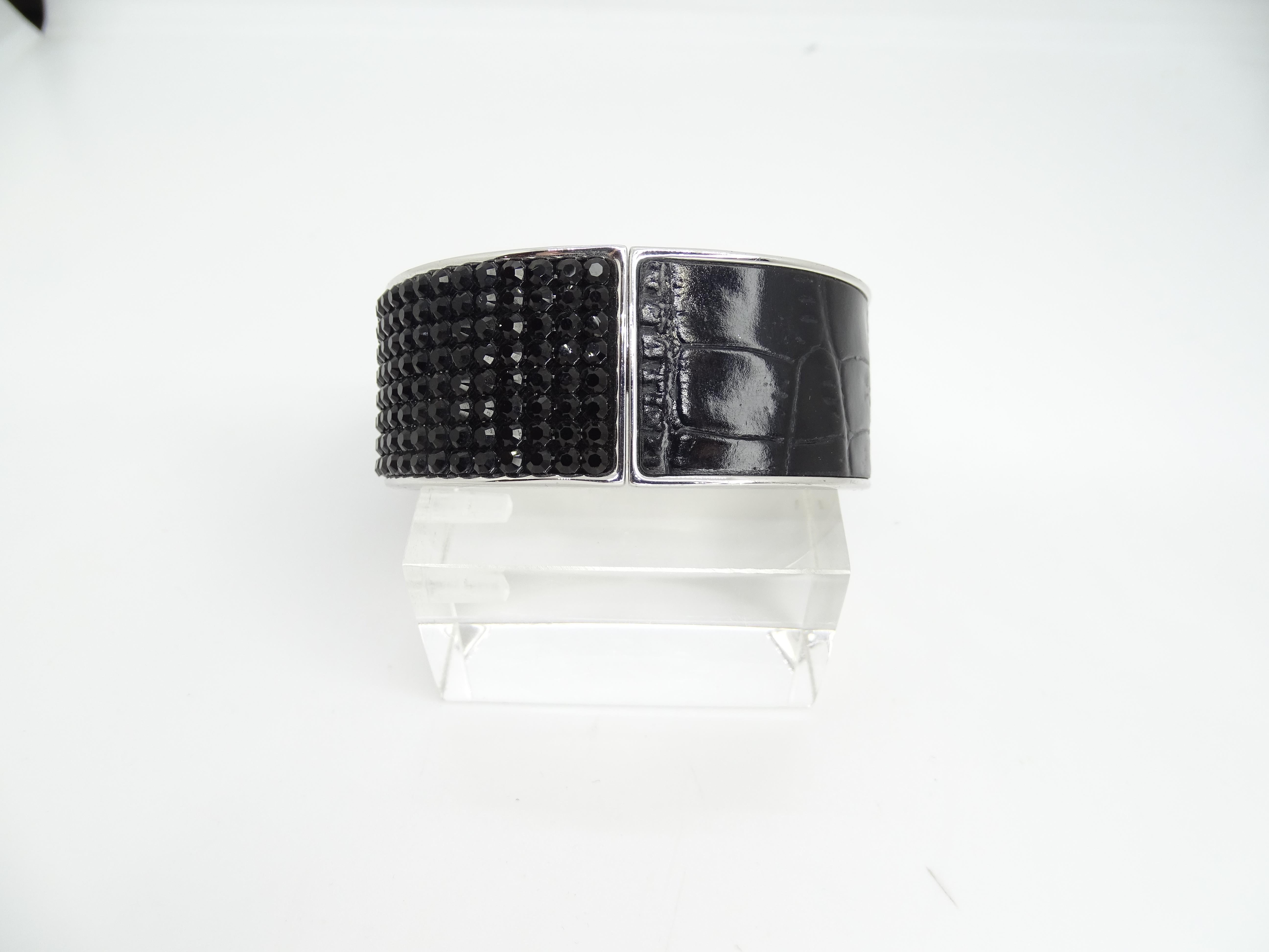 Österreich Swarovski-Armband, Leder, Swarovski-Kristalle und Stahl, Swarovski-Kristalle für Damen oder Herren im Angebot