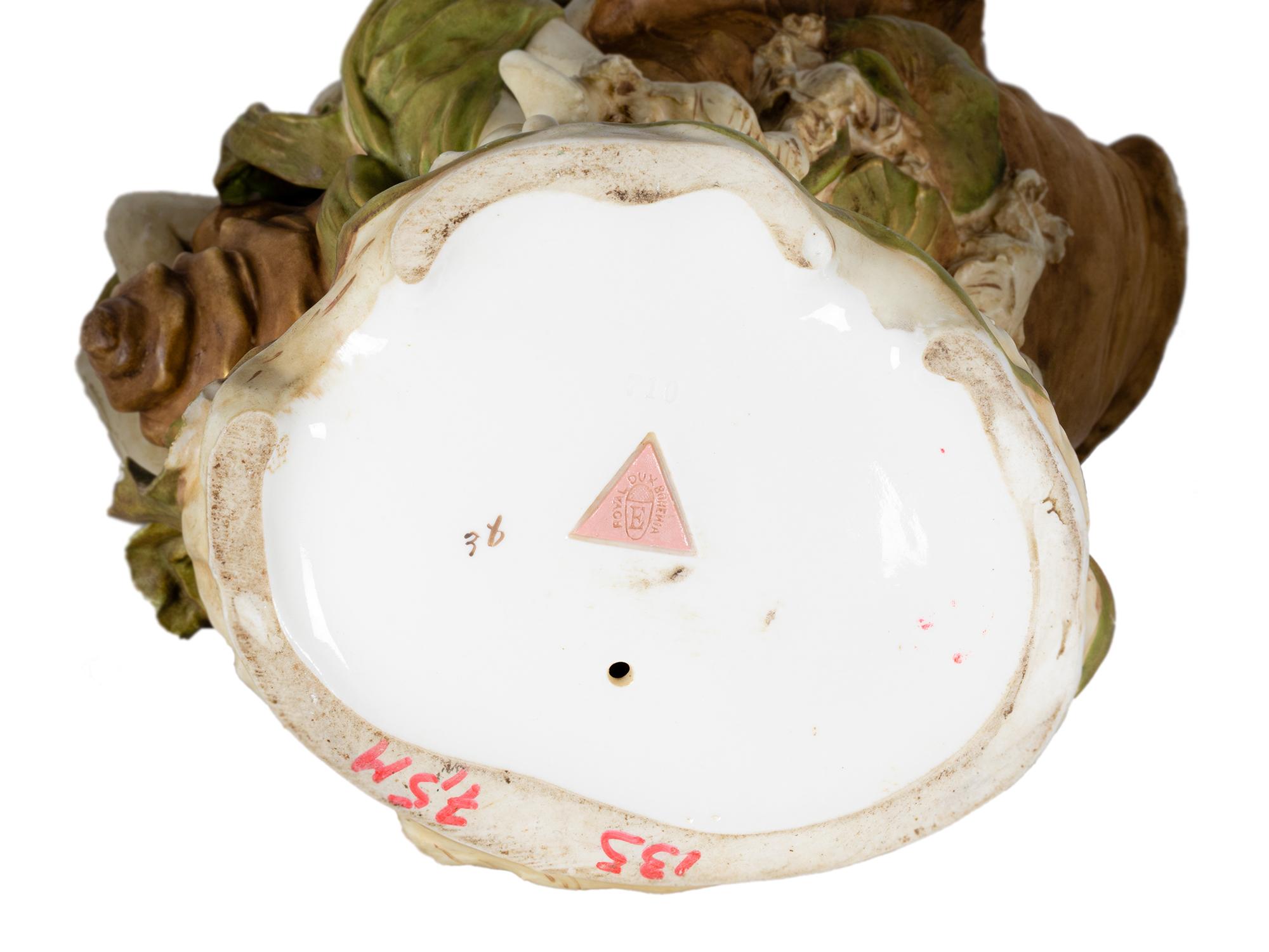 Czech Austria Vase conch shell by Royal Duxer Scessesion, 1900 For Sale