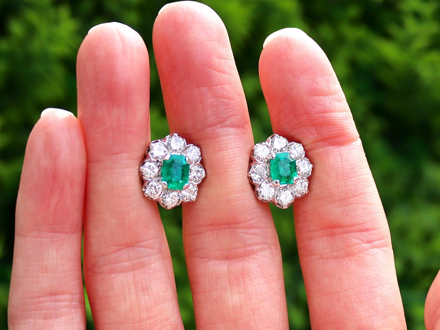 Un paio di antichi orecchini a grappolo austriaci con smeraldo colombiano da 1,20 carati e diamante da 2,60 carati, in oro bianco da 18 carati; parte della nostra collezione di gioielli antichi con smeraldo.

Questi splendidi, raffinati e