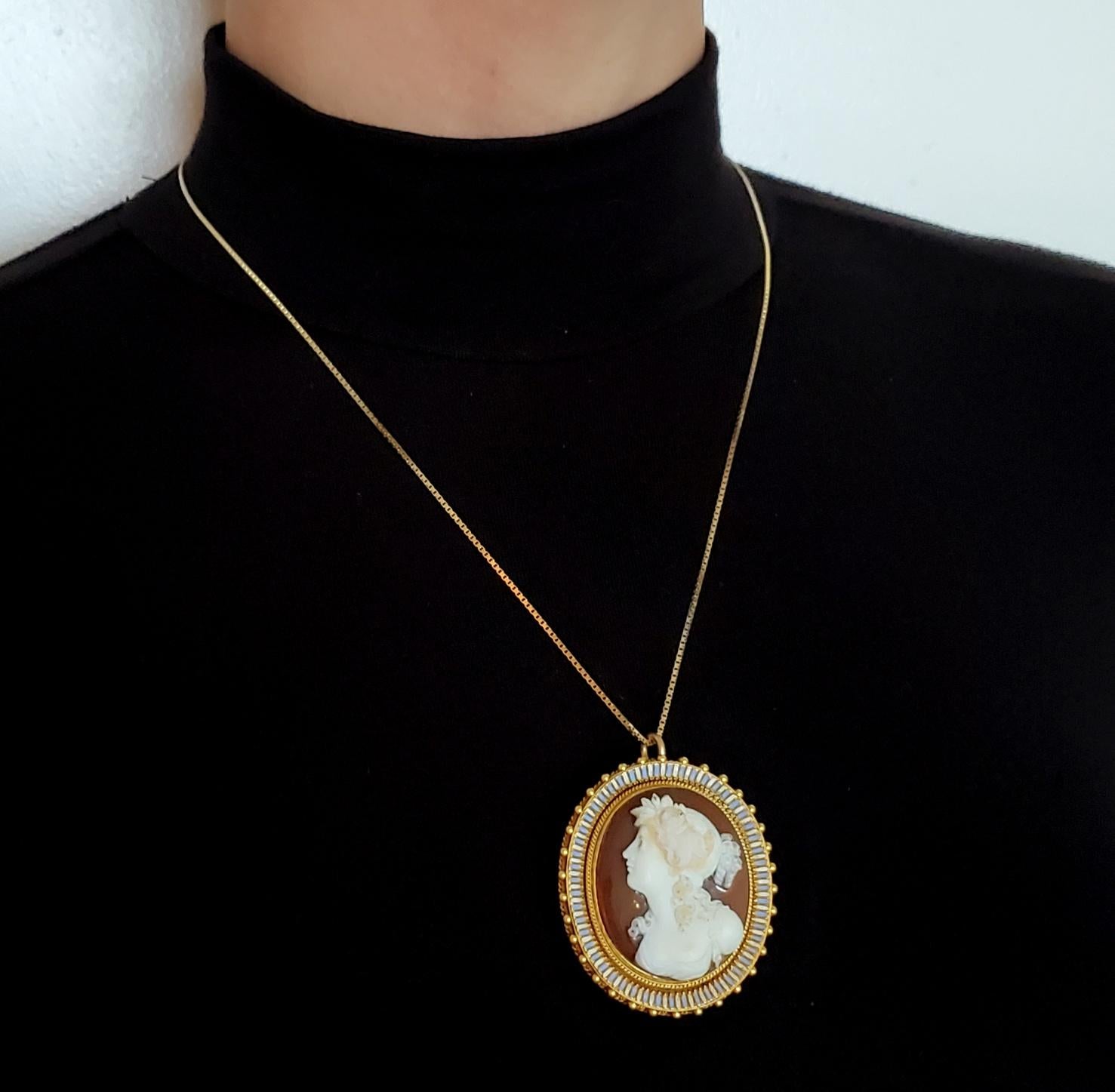 Pendentif de style néo-étrusque autrichien en agate avec émail et fleurs, Vienne, 1840, 22 carats en vente 2