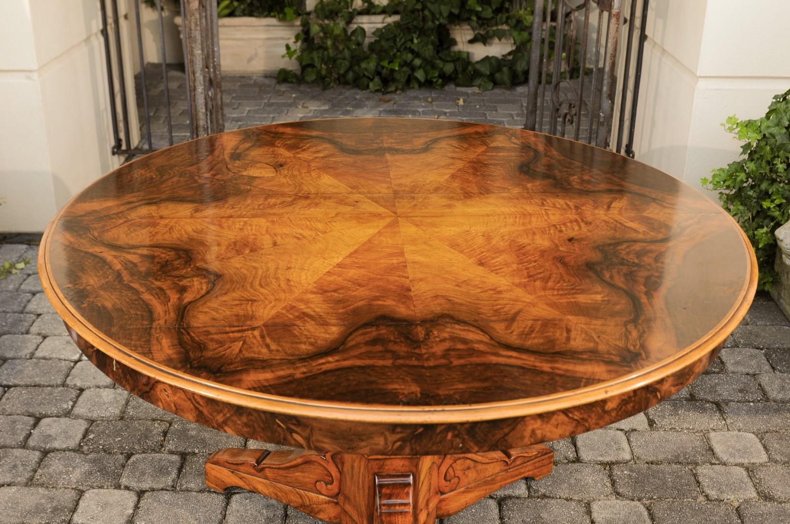 Austrian 1880s Walnut Round Top Dining Table with Radiating Veneer 7