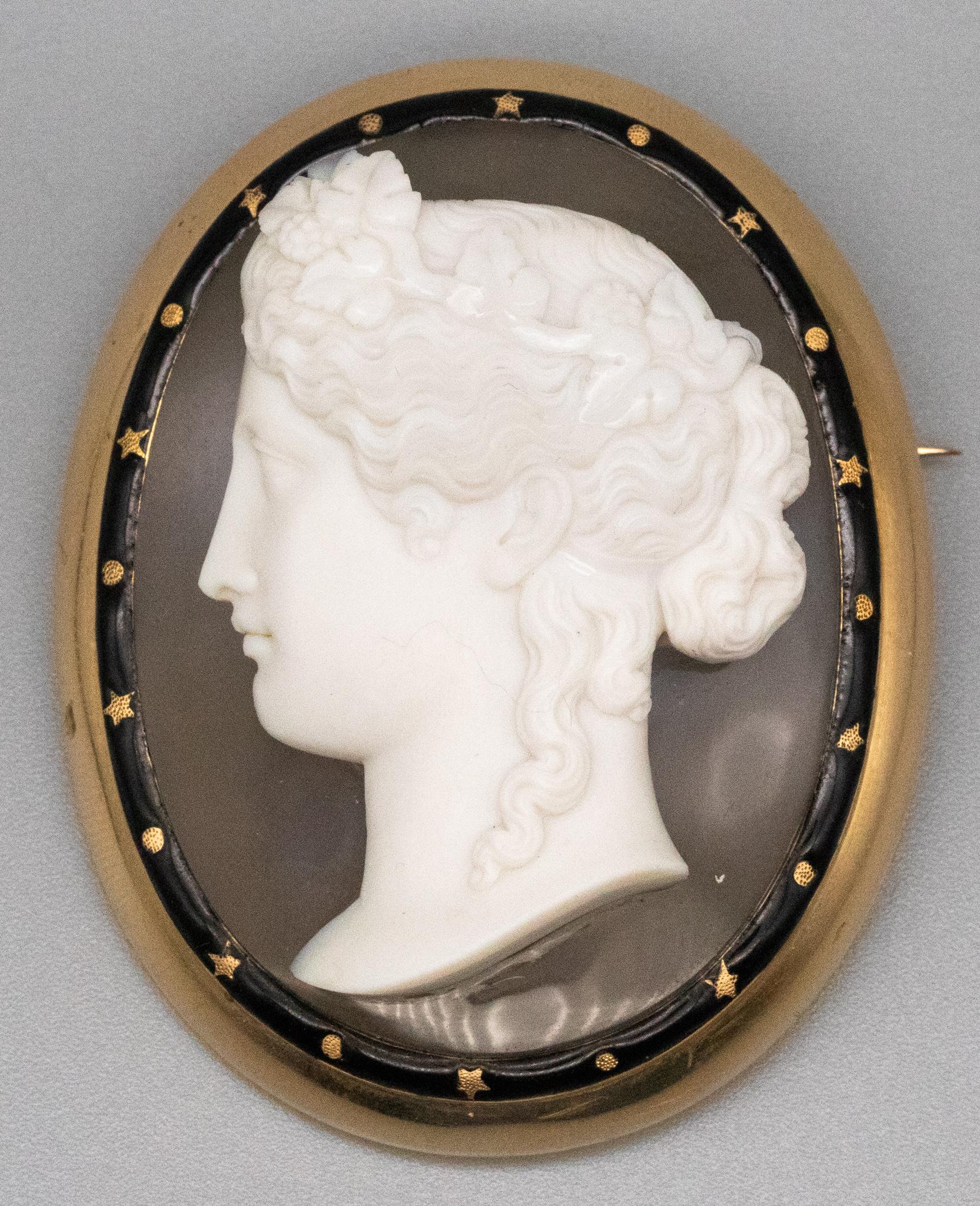 Austrian 1870 Vienna Carved Agate Cameo of Heba in 18kt Yellow Gold with Enamel For Sale 1