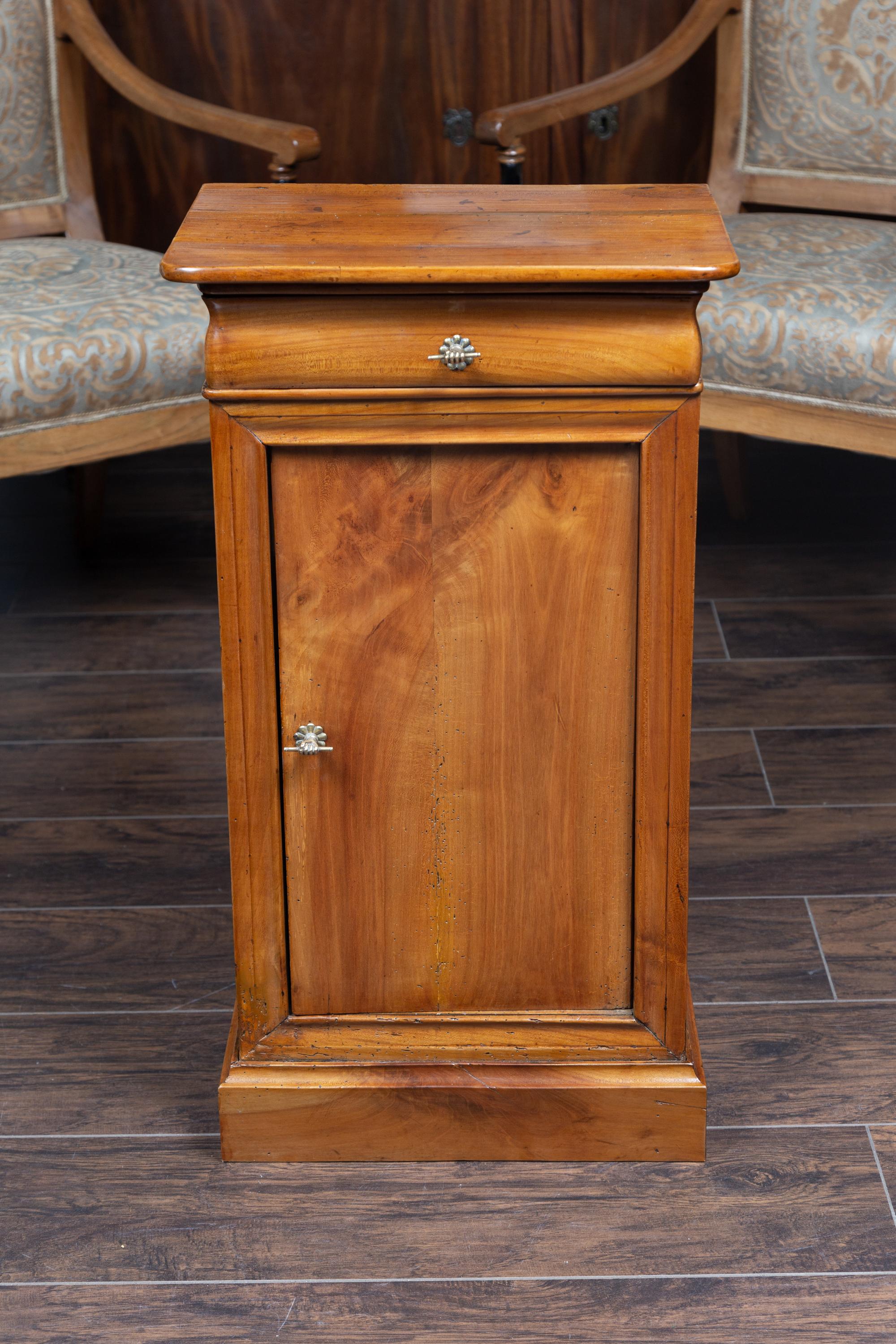 Austrian 1870s Biedermeier Style Walnut Bedside Cabinet with Door and Drawer 9