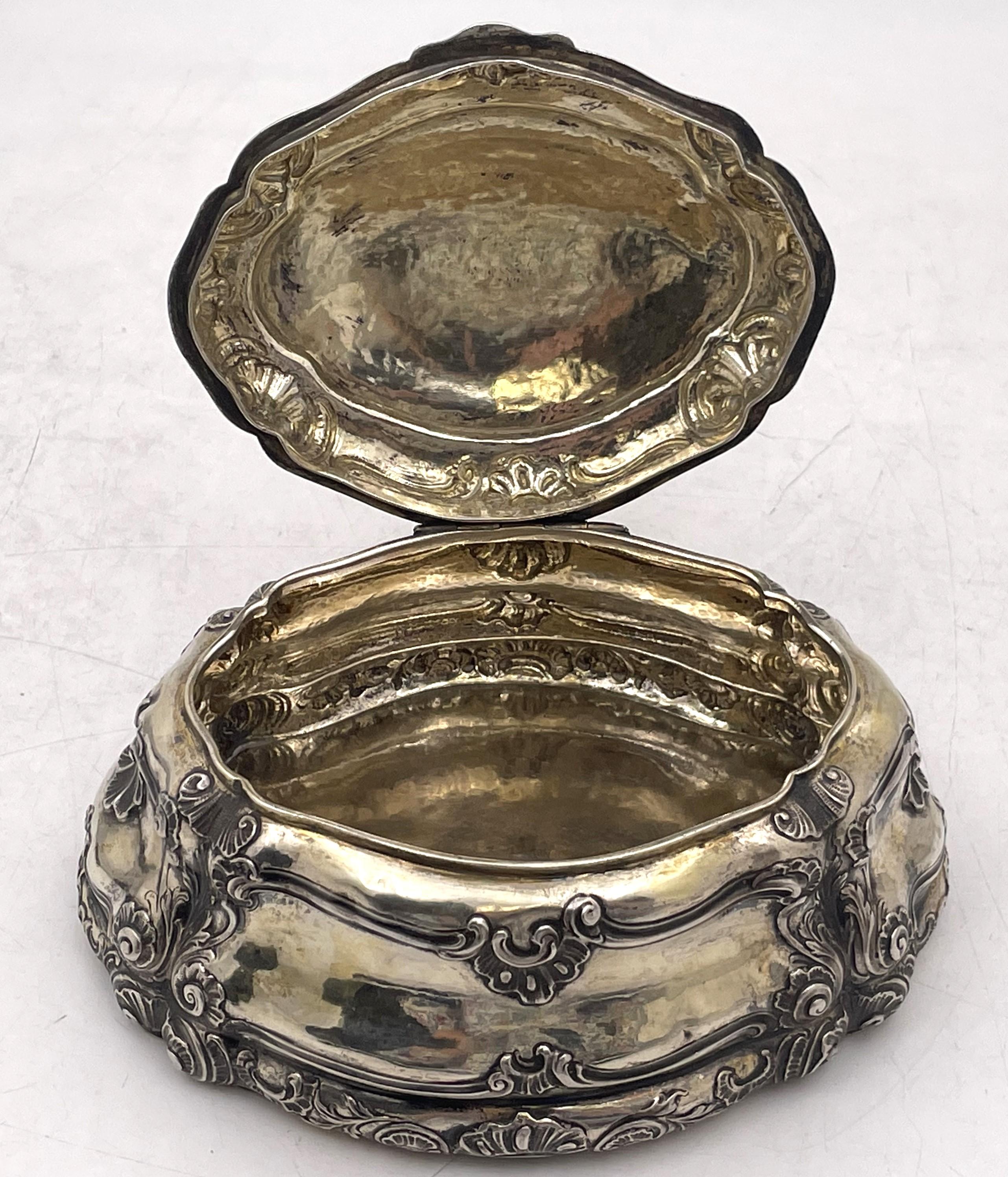 Austrian 18th or Early 19th Century Gilt Silver Box with Shell Motifs In Good Condition For Sale In New York, NY