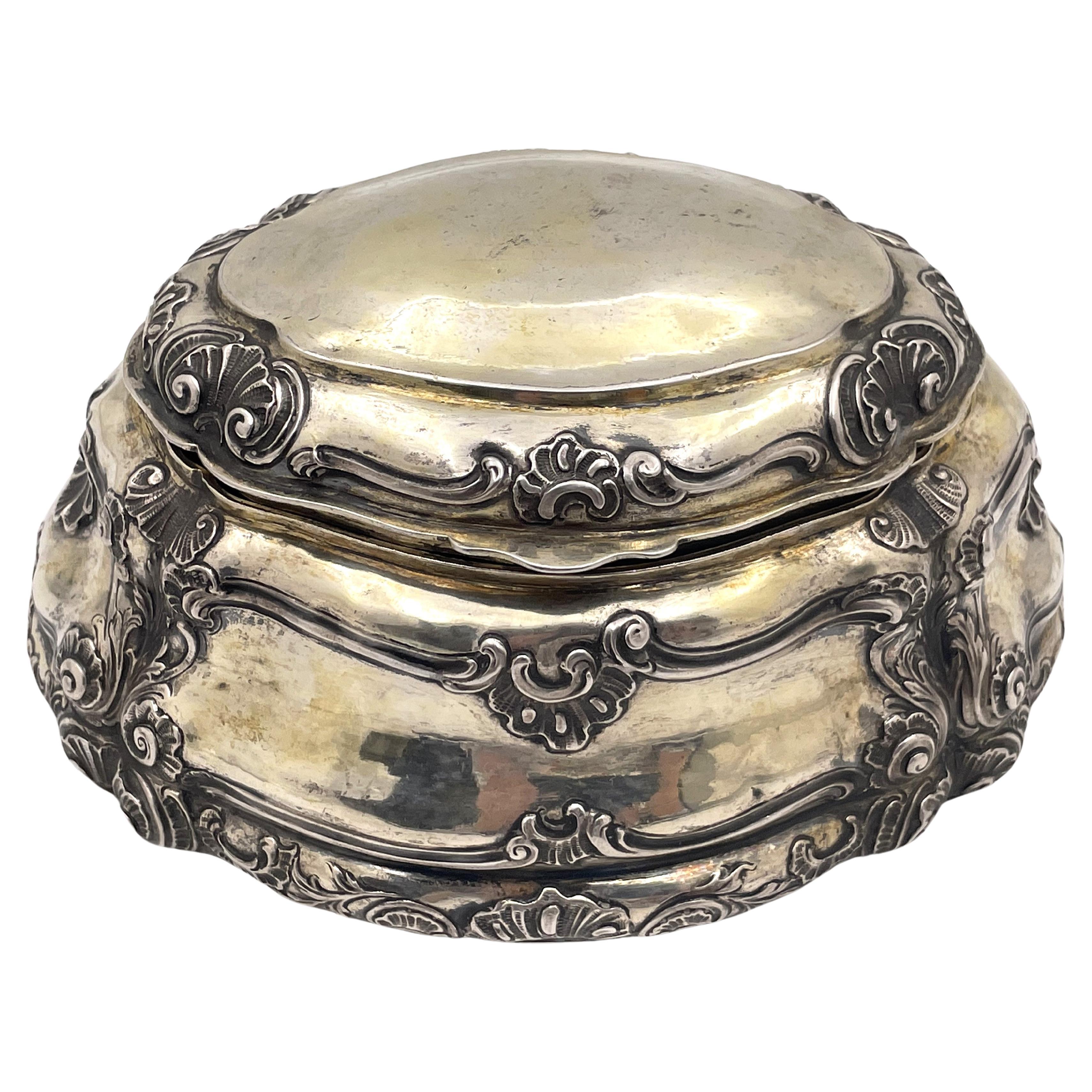 Austrian 18th or Early 19th Century Gilt Silver Box with Shell Motifs For Sale