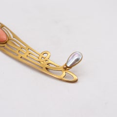 Austrian 1900 Art Nouveau Jugendstil Brooch in 14 Karat with Coral and Pearl