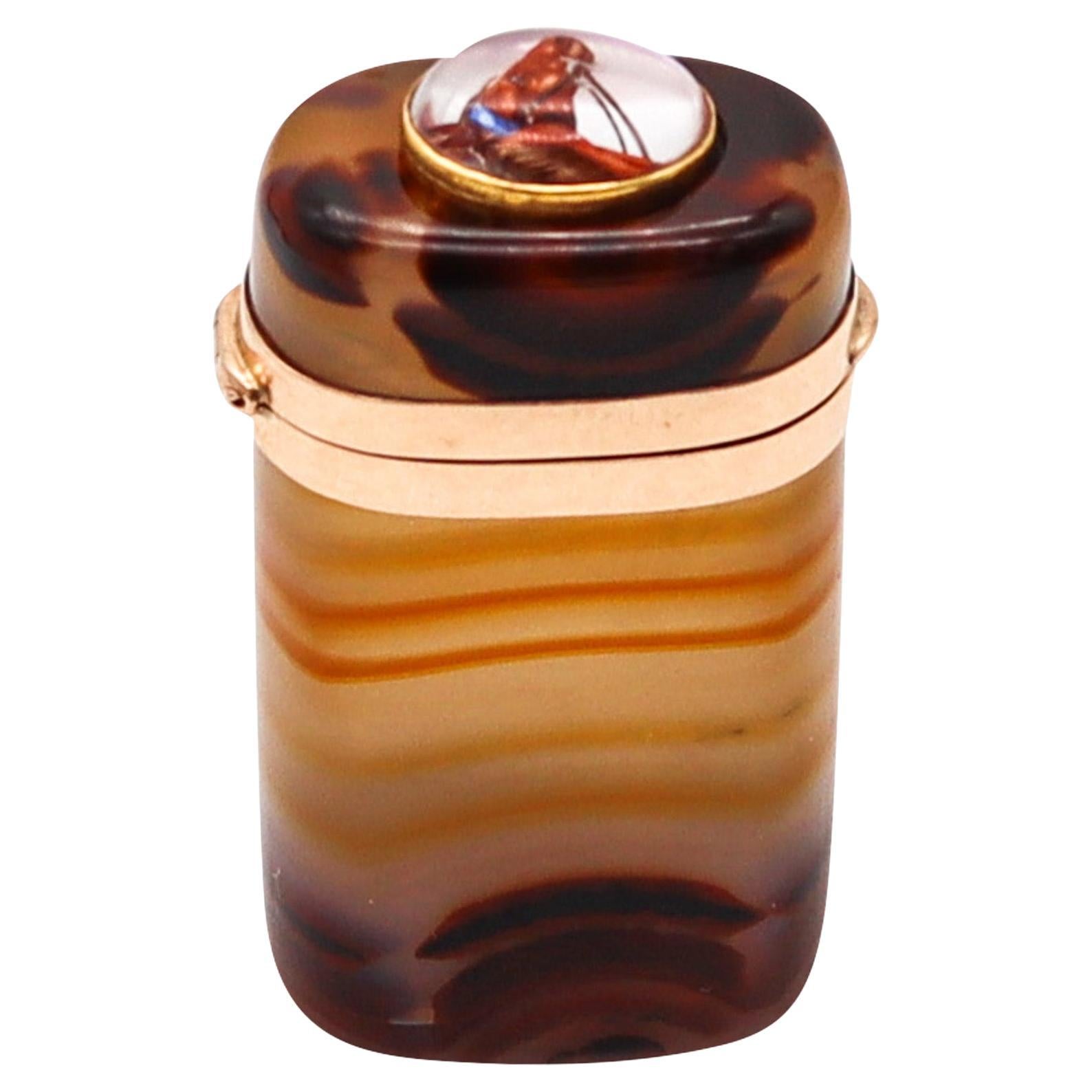 Austrian 1900 Vienna Agate Vesta Box In 18Kt Yellow Gold With Carved Essex Glass For Sale