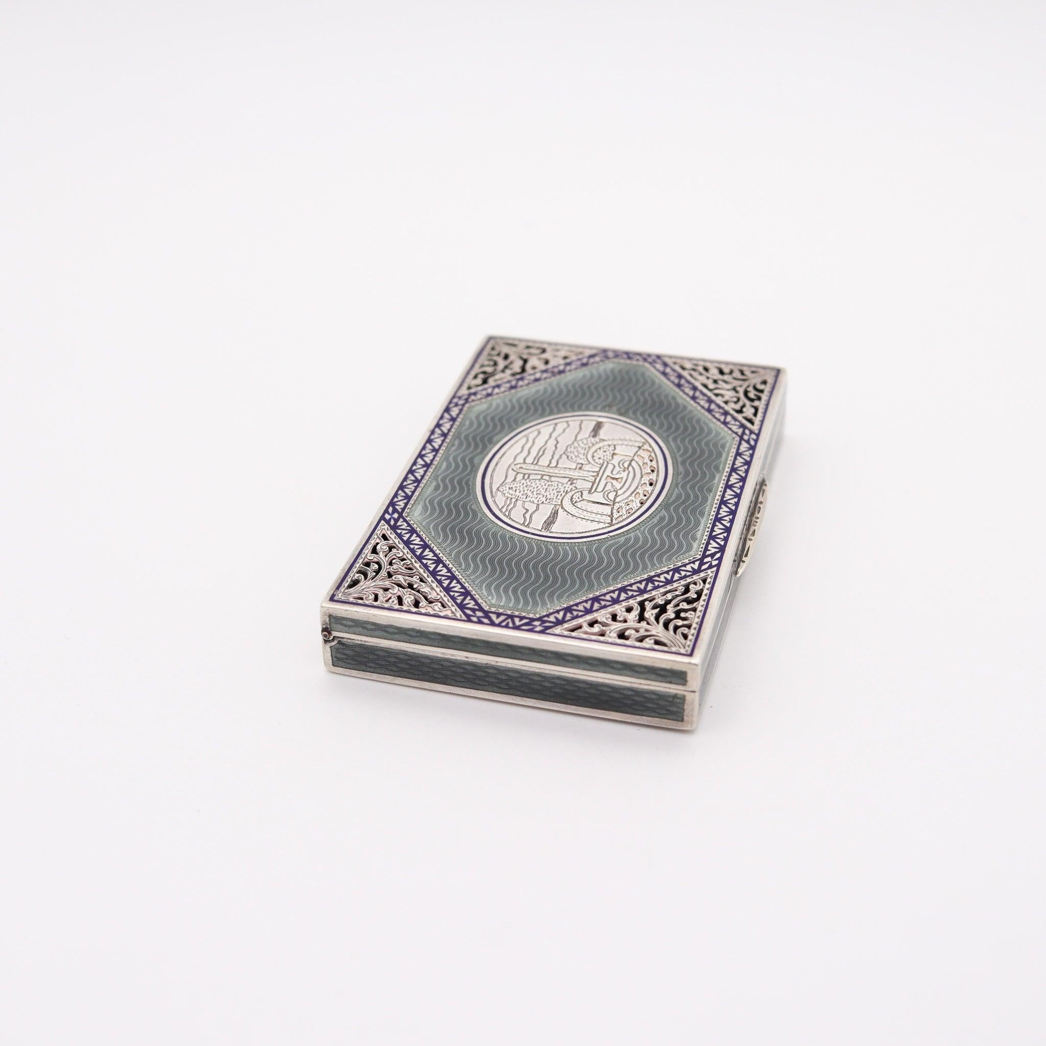 Émaillé Boîte à vigne guillochée émaillée Art Déco de 1915 en argent sterling .935 en vente
