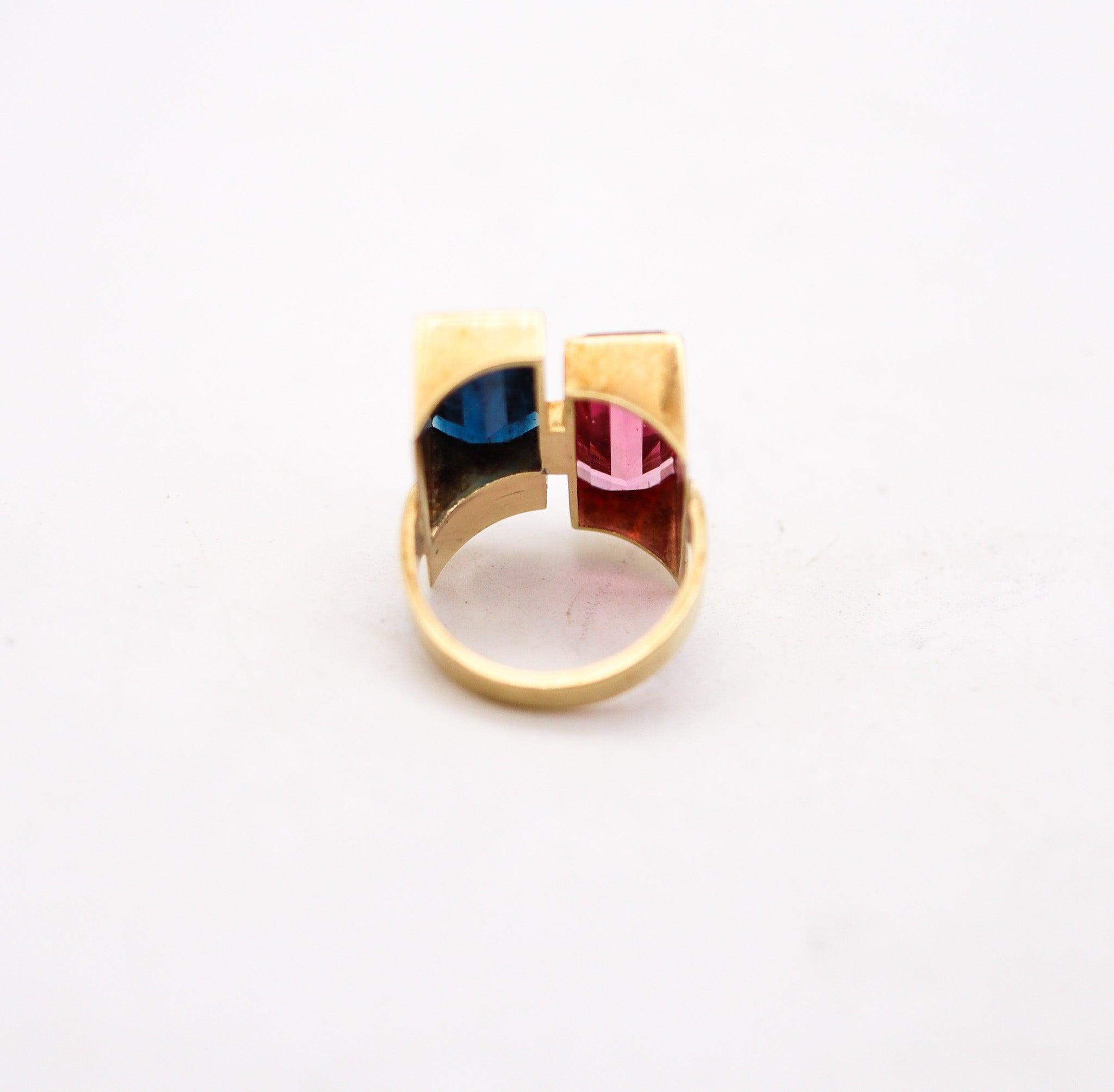 AUSTRIAN 1970 Modernist Geometric Ring In 14Kt Gold With Pink & Blue Tourmalines For Sale 3