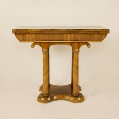 Austrian 19th Century Biedermeier Walnut Game Flip Top Table