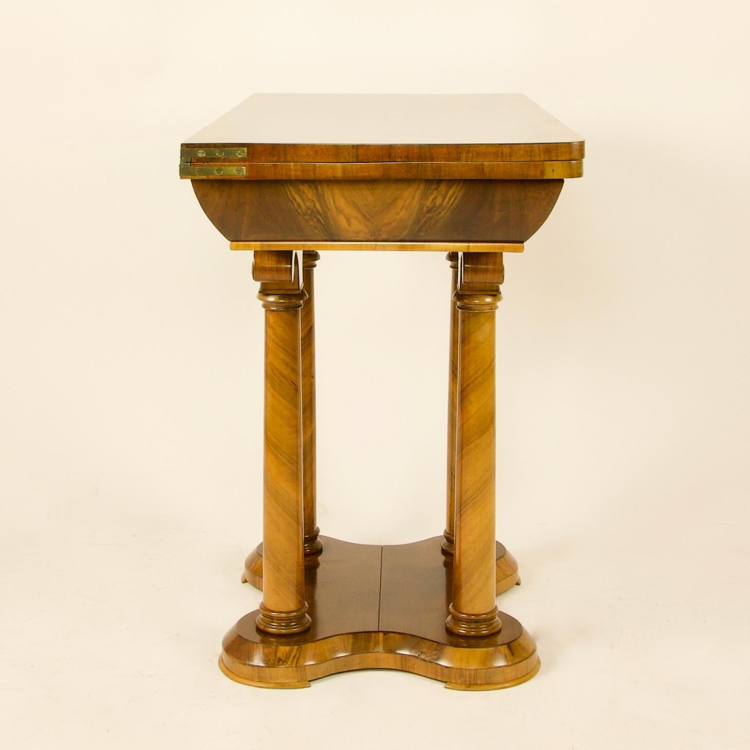Veneer Austrian 19th Century Biedermeier Walnut Game Flip Top Table For Sale