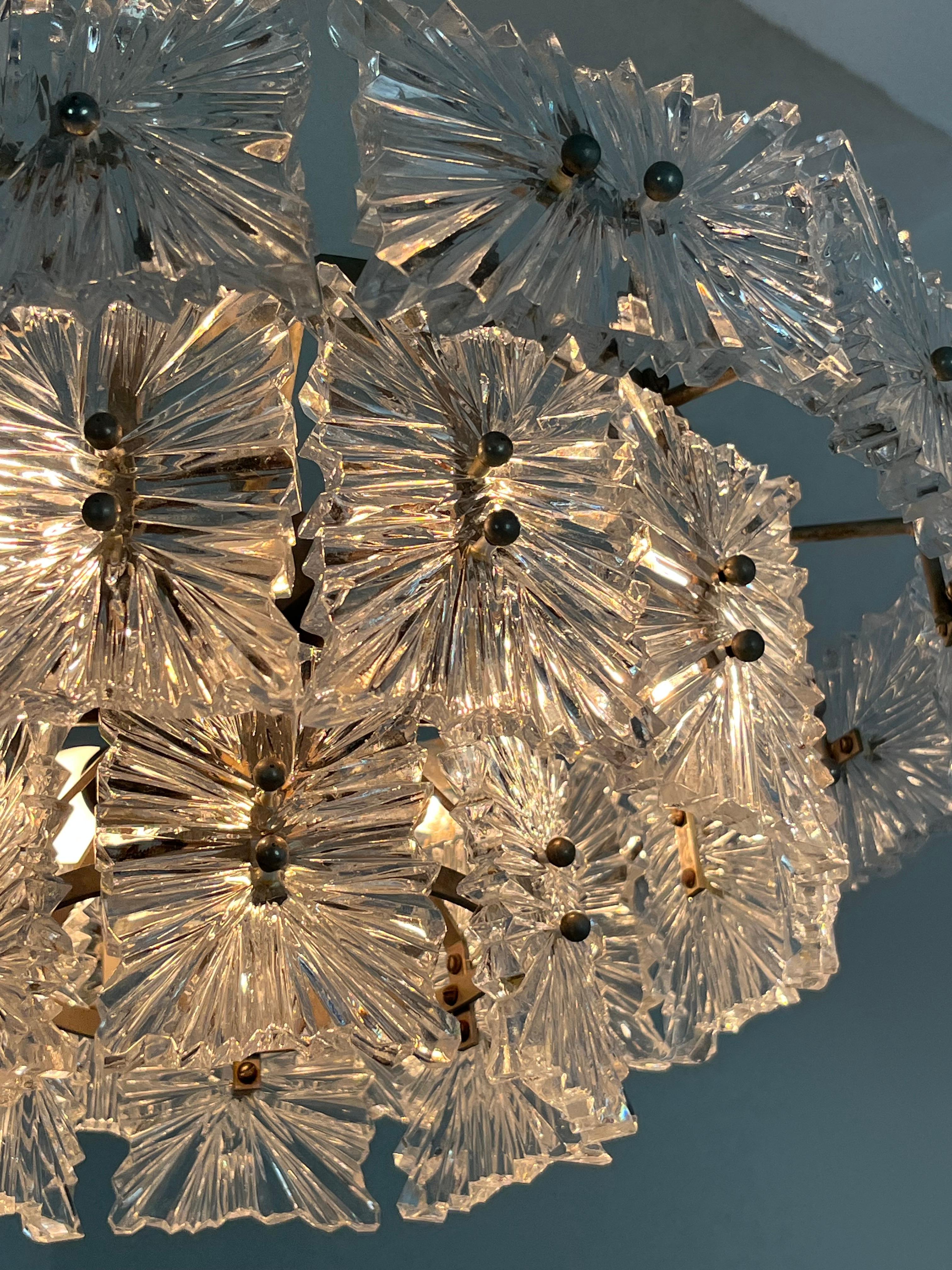 Araña austriaca de 7 luces de vidrio esmerilado atribuida a Stölzle, años 60 en venta 2