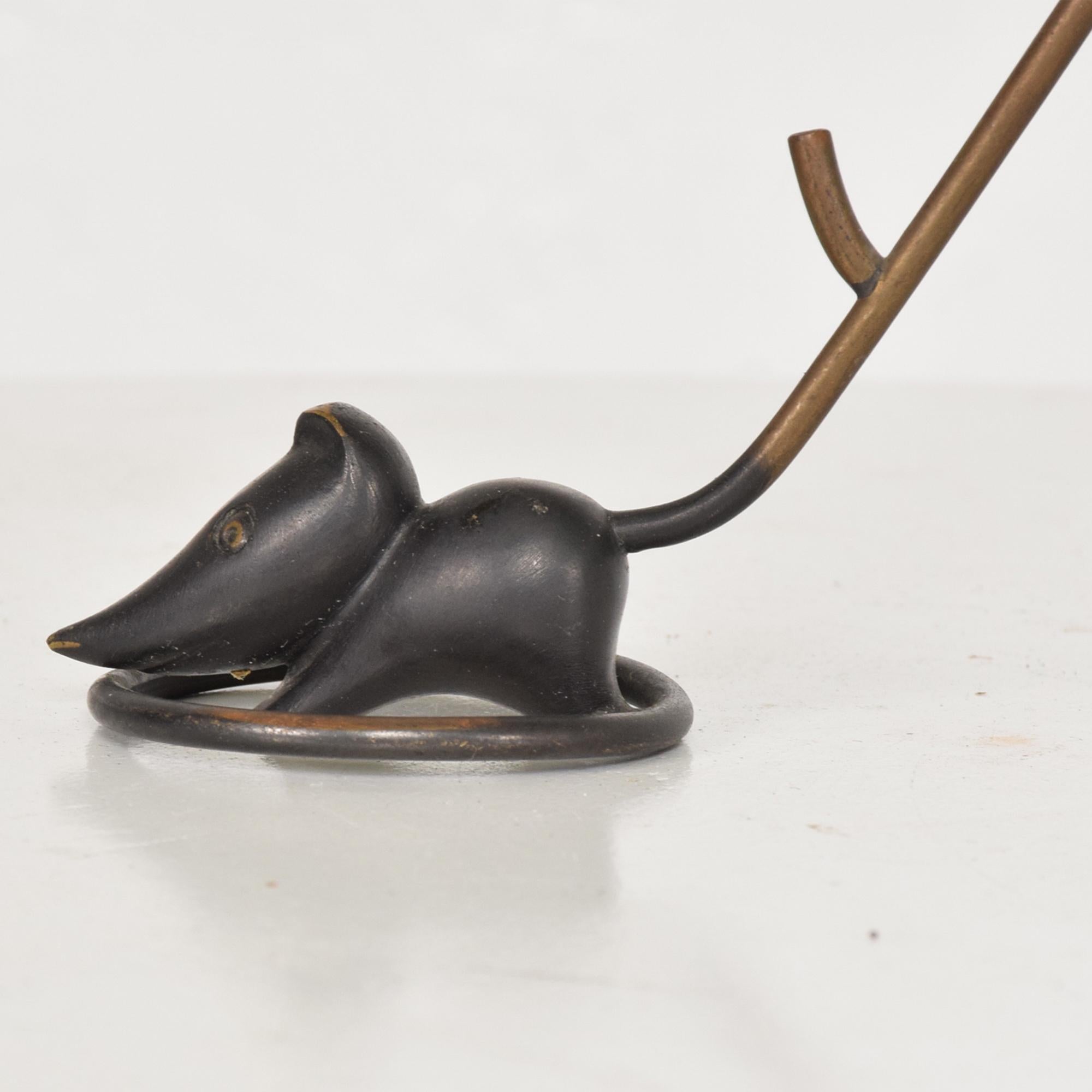 Solid bronze mouse sculpture jewelry ring holder or paperweight by Richard Rohac.
Austrian Modernism 1940s
Signed R.R Richard Rohac Made in Austria
Measures: 8 1/8 H x 3 1/4 L x 5/8 inches wide across the mouse
Original unrestored vintage