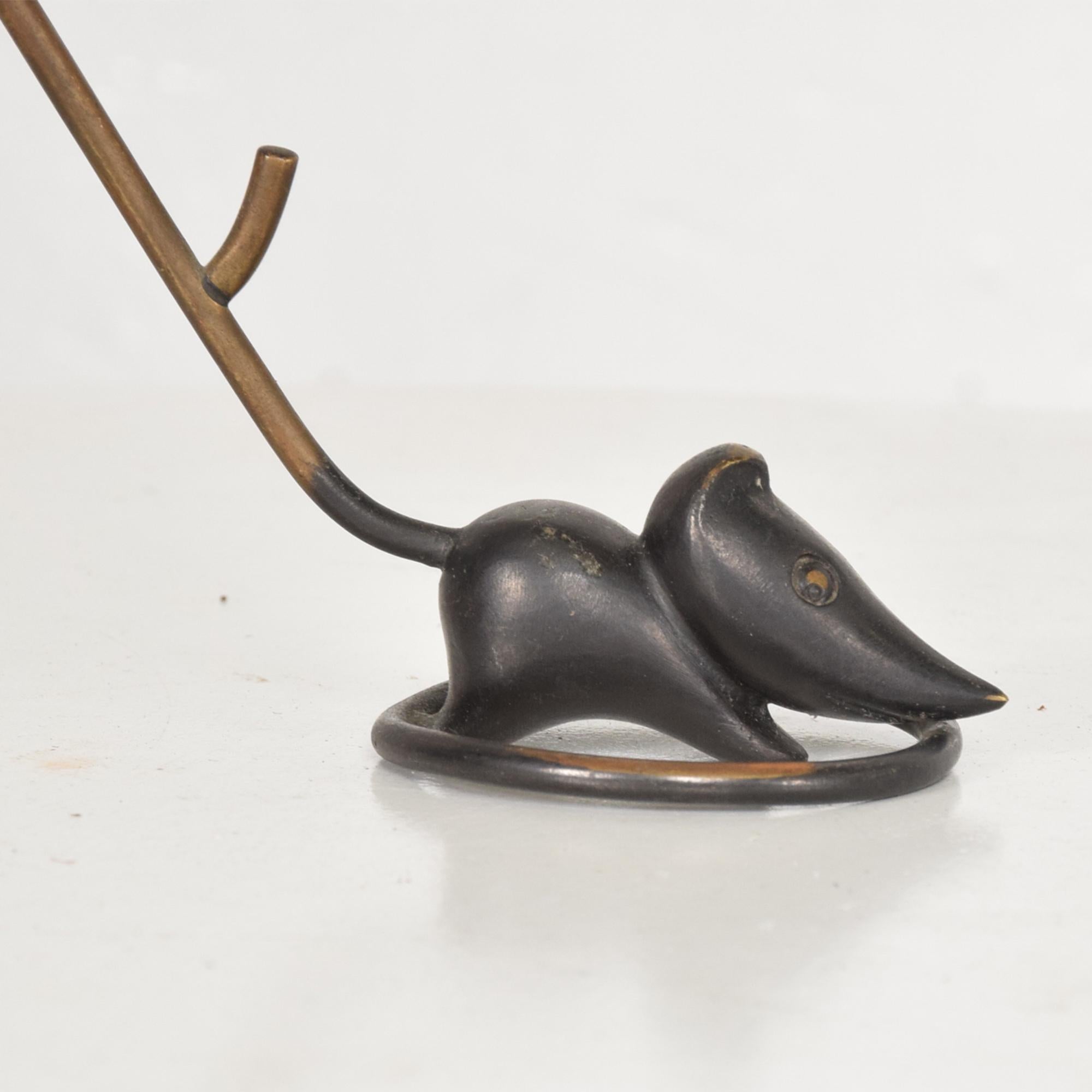 Austrian Adorable Bronze Mouse Ring Holder Paperweight by Richard Rohac, 1940s In Good Condition In Chula Vista, CA