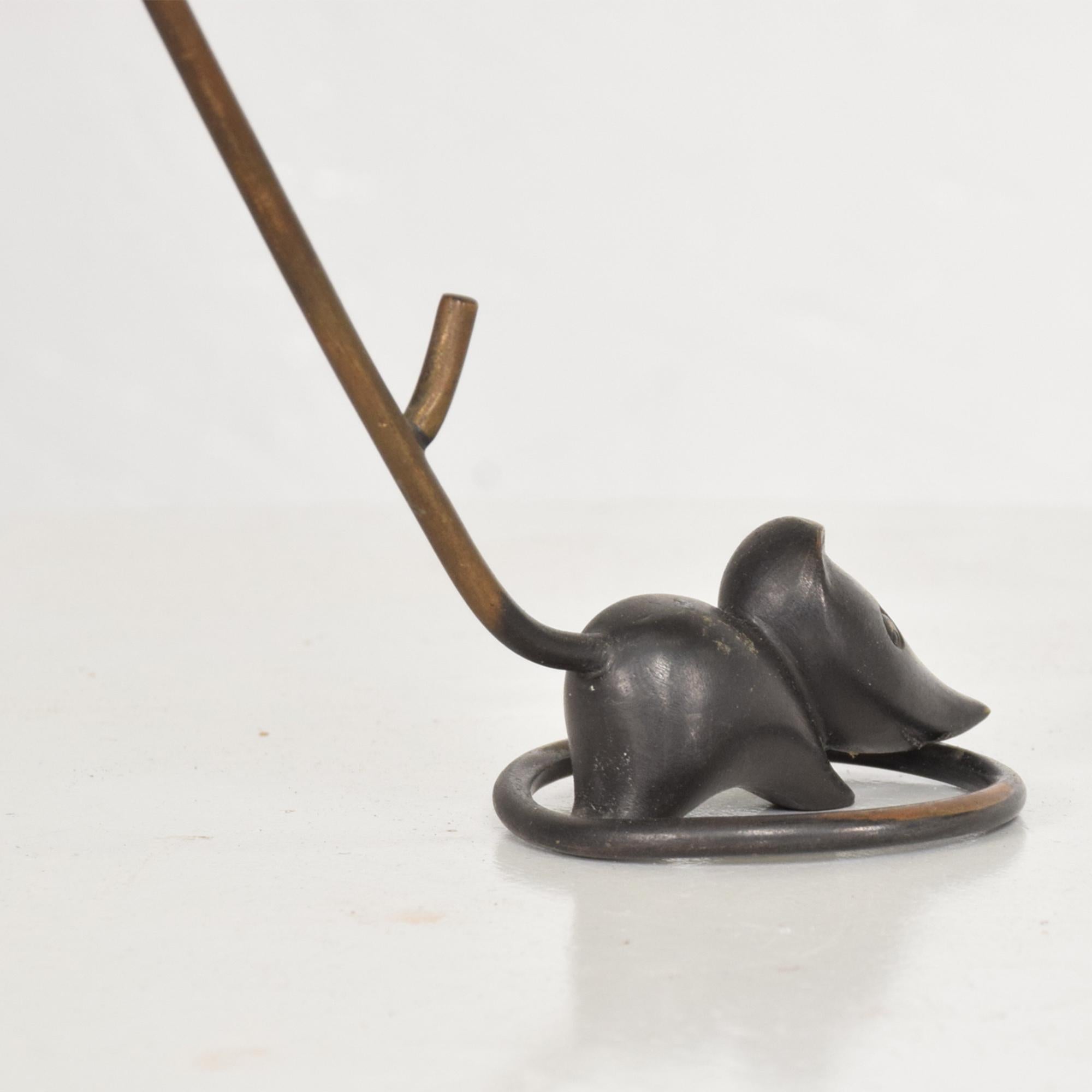 Mid-20th Century Austrian Adorable Bronze Mouse Ring Holder Paperweight by Richard Rohac, 1940s