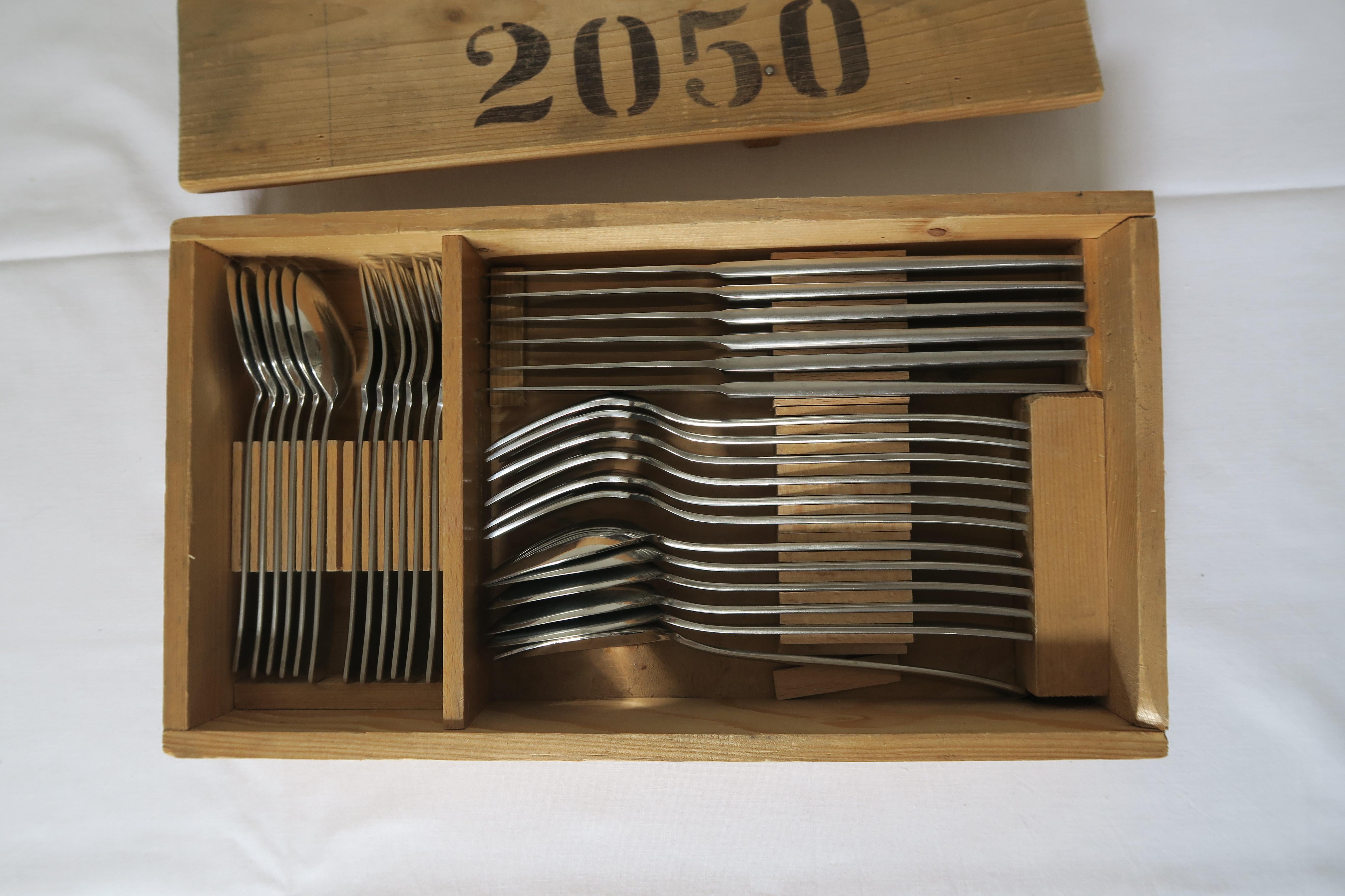 Original vintage tableware set consisting of 6 knives, 6 forks, 6 spoons, 6 dessert forks and 6 tea spoons. The set is complete and in great condition and arrives in the original vintage wooden box with the renowned Amboss Austria logo on the lid.