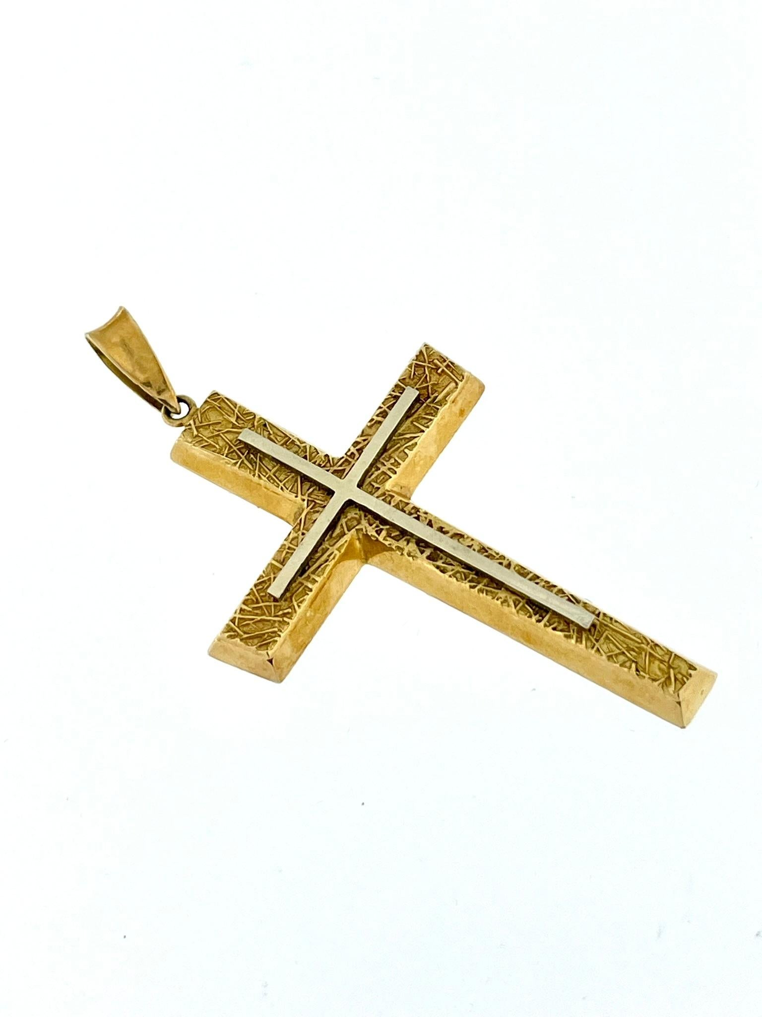 Austrian Antique 18kt Gold Cross In Good Condition For Sale In Esch-Sur-Alzette, LU