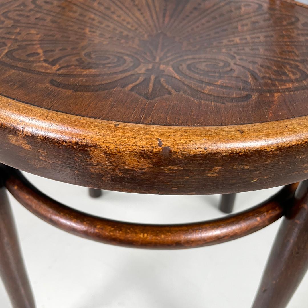 Austrian antique Mundus wooden chairs with elegant round decoration, early 1900s For Sale 10