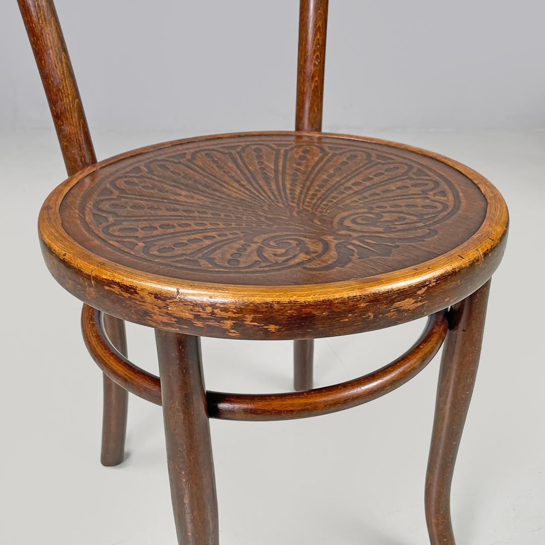 Austrian antique Mundus wooden chairs with elegant round decoration, early 1900s For Sale 12