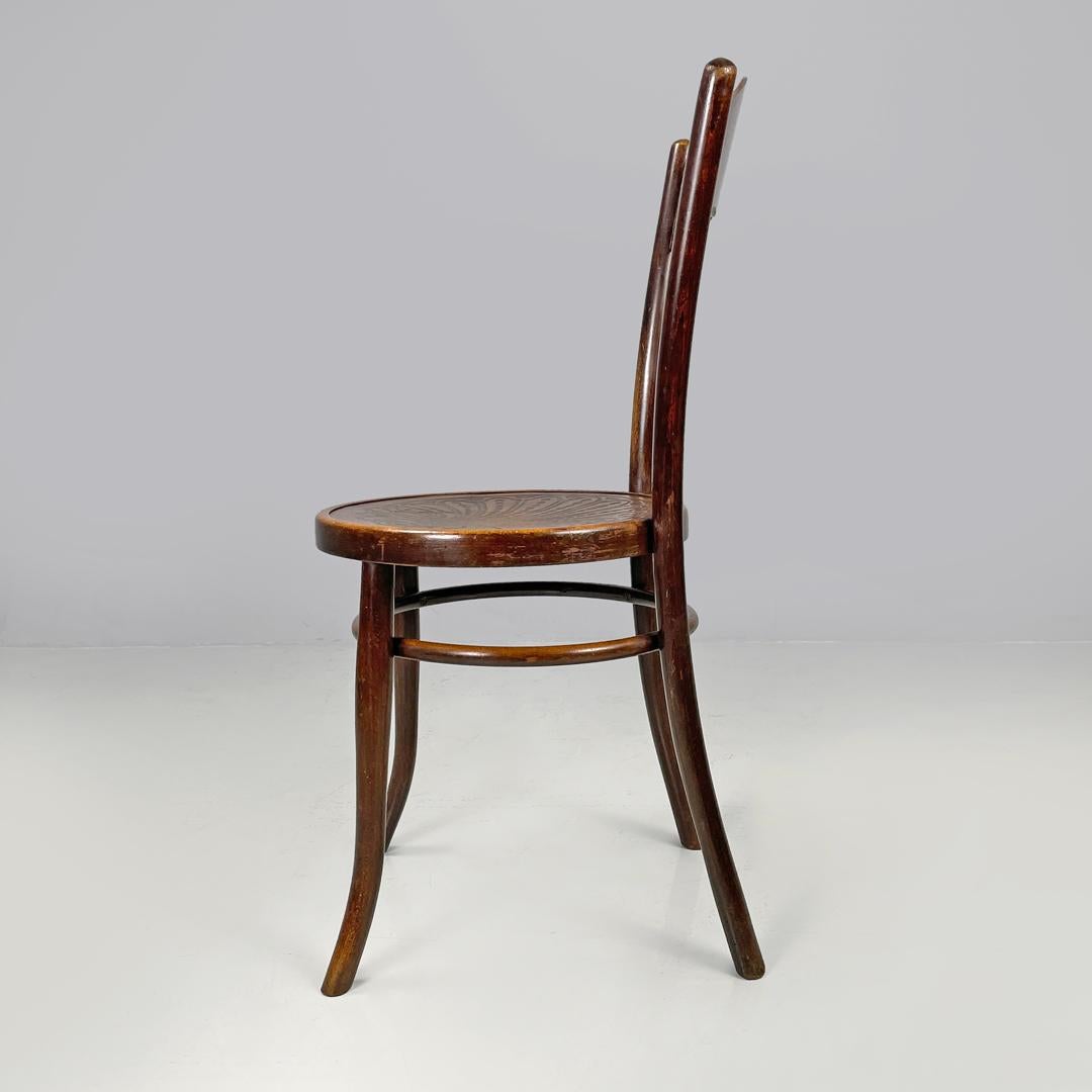 Austrian antique Mundus wooden chairs with elegant round decoration, early 1900s In Good Condition For Sale In MIlano, IT