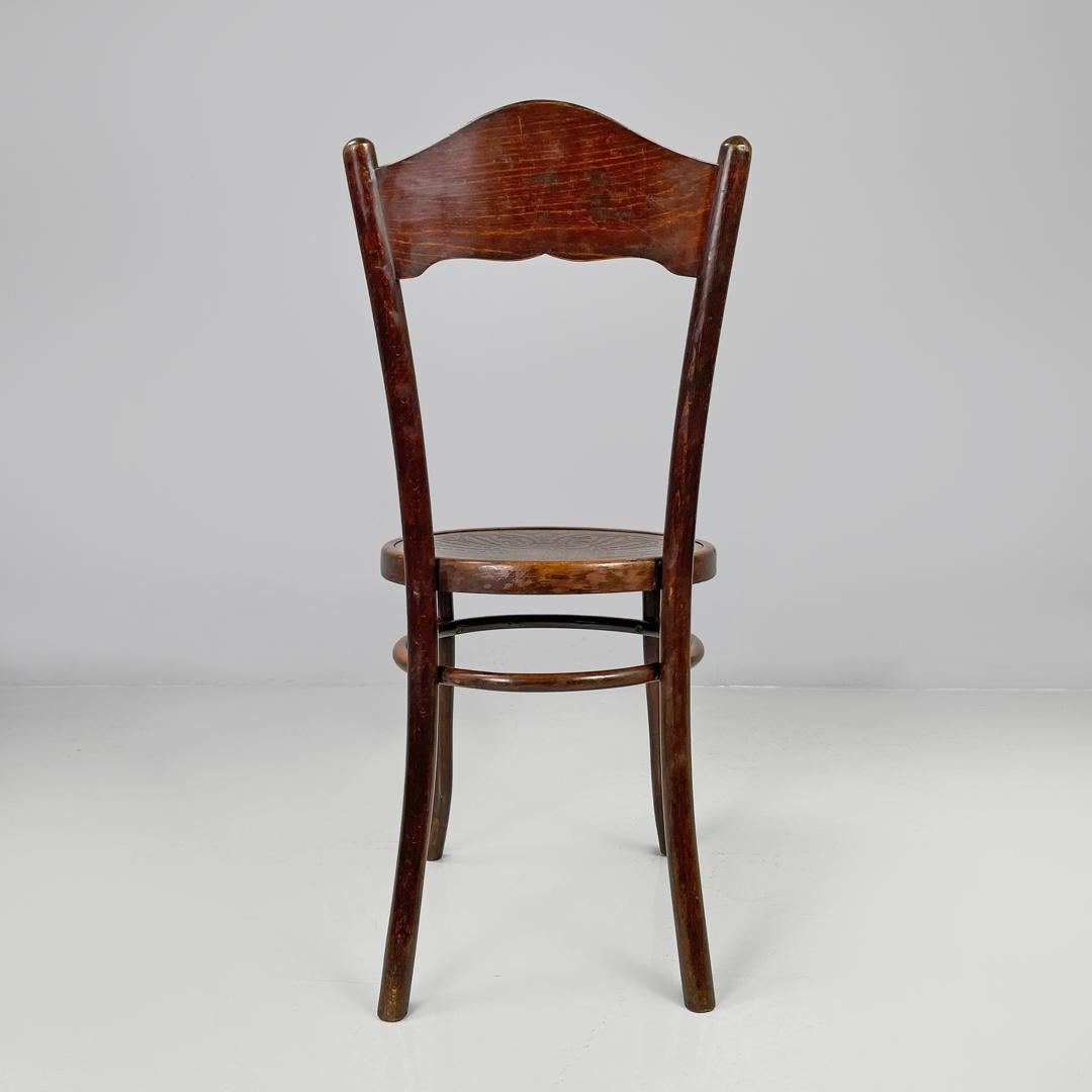 Austrian antique Mundus wooden chairs with elegant round decoration, early 1900s For Sale 1