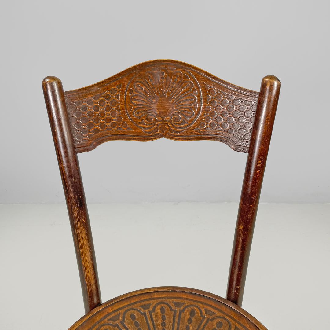 Austrian antique Mundus wooden chairs with elegant round decoration, early 1900s For Sale 3