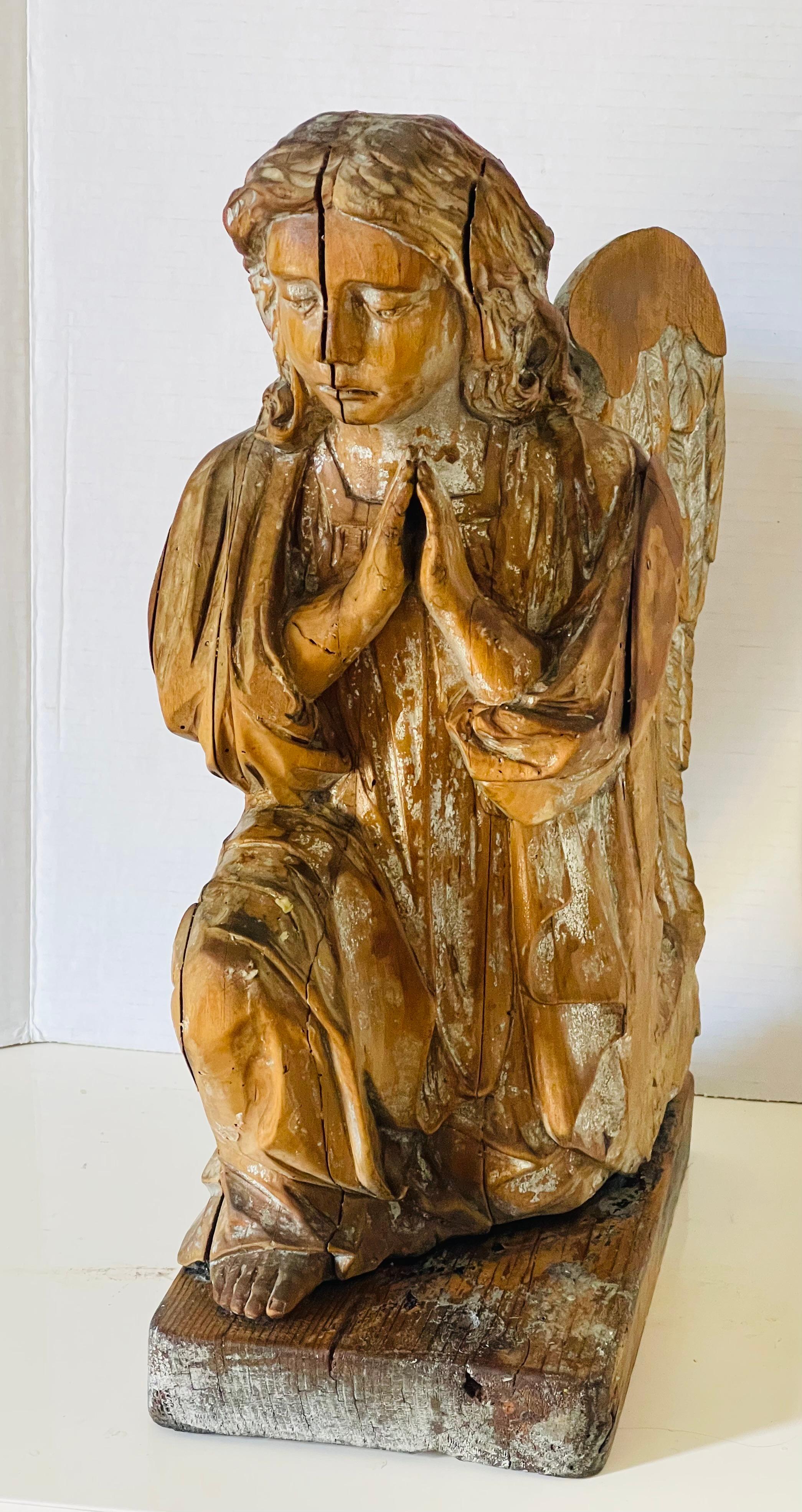 Escultura religiosa austriaca antigua de madera Ángel orante Austríaco en venta
