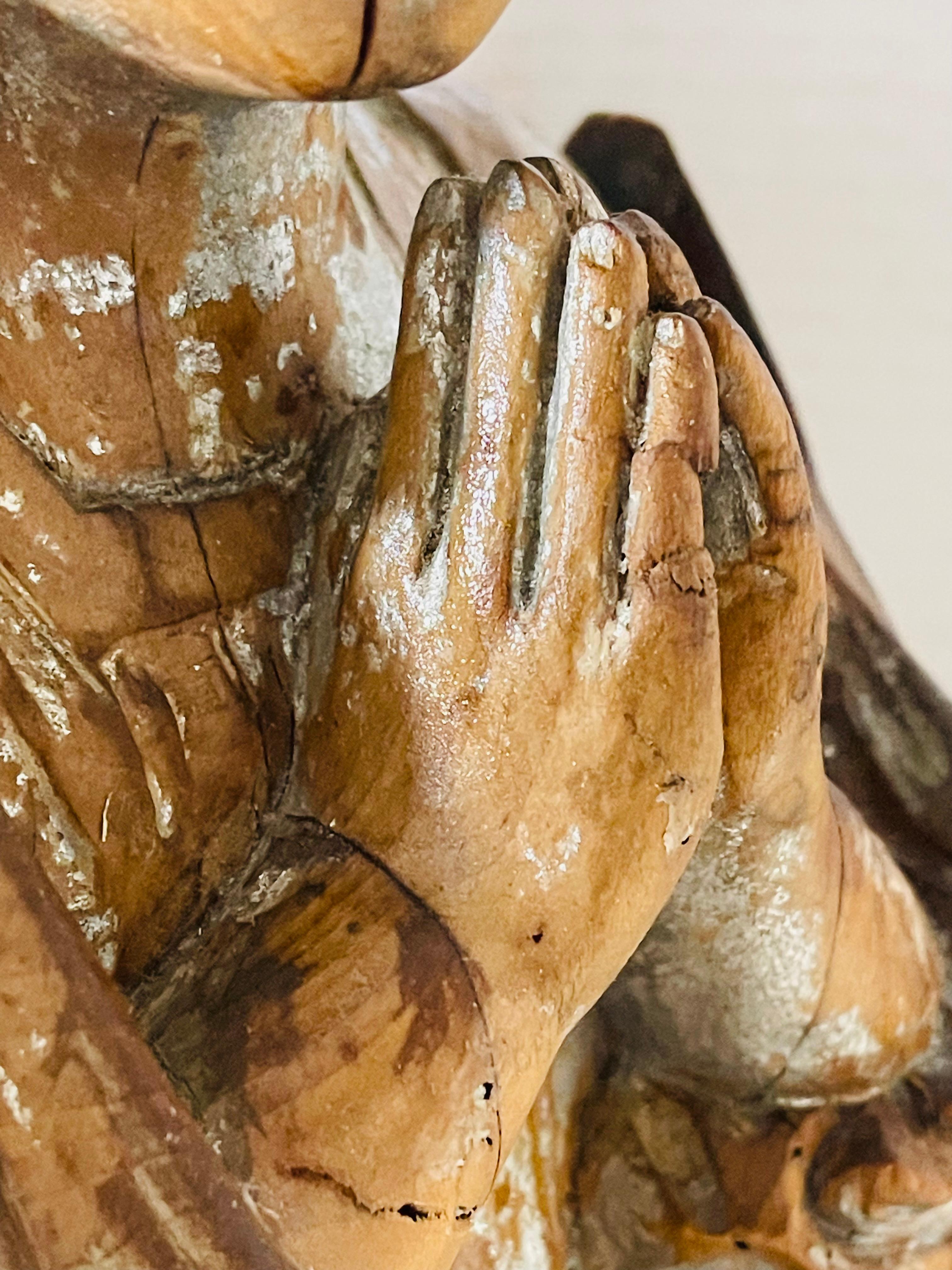 Escultura religiosa austriaca antigua de madera Ángel orante en venta 1