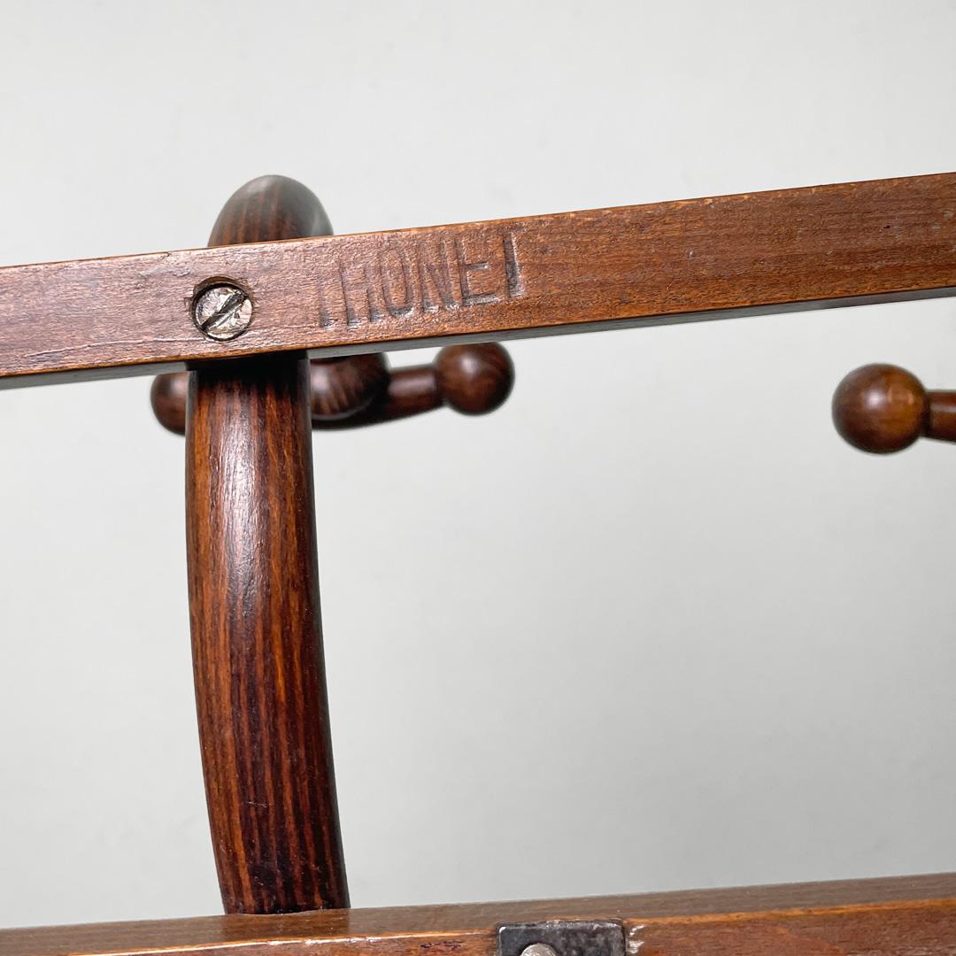 Austrian antique wooden coat hanger for Thonet, 1800s
Wall-mounted coat rack with a wooden frame. It features four curved hooks.
Produced by Thonet in the late 1800s.
Good condition. Signs of wear.
Measurements in cm 98x24x40h
If you are interested