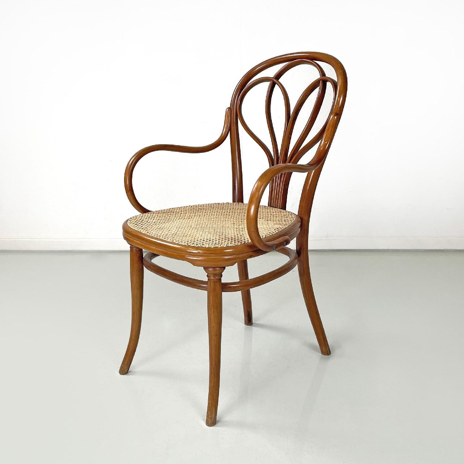 Austrian antique wooden Thonet armchair with Vienna straw, early 1900s
Chair with rounded seat in Vienna straw. The structure is entirely made of wood with a round section. The backrest has a rounded interlocking decoration that reaches up to the