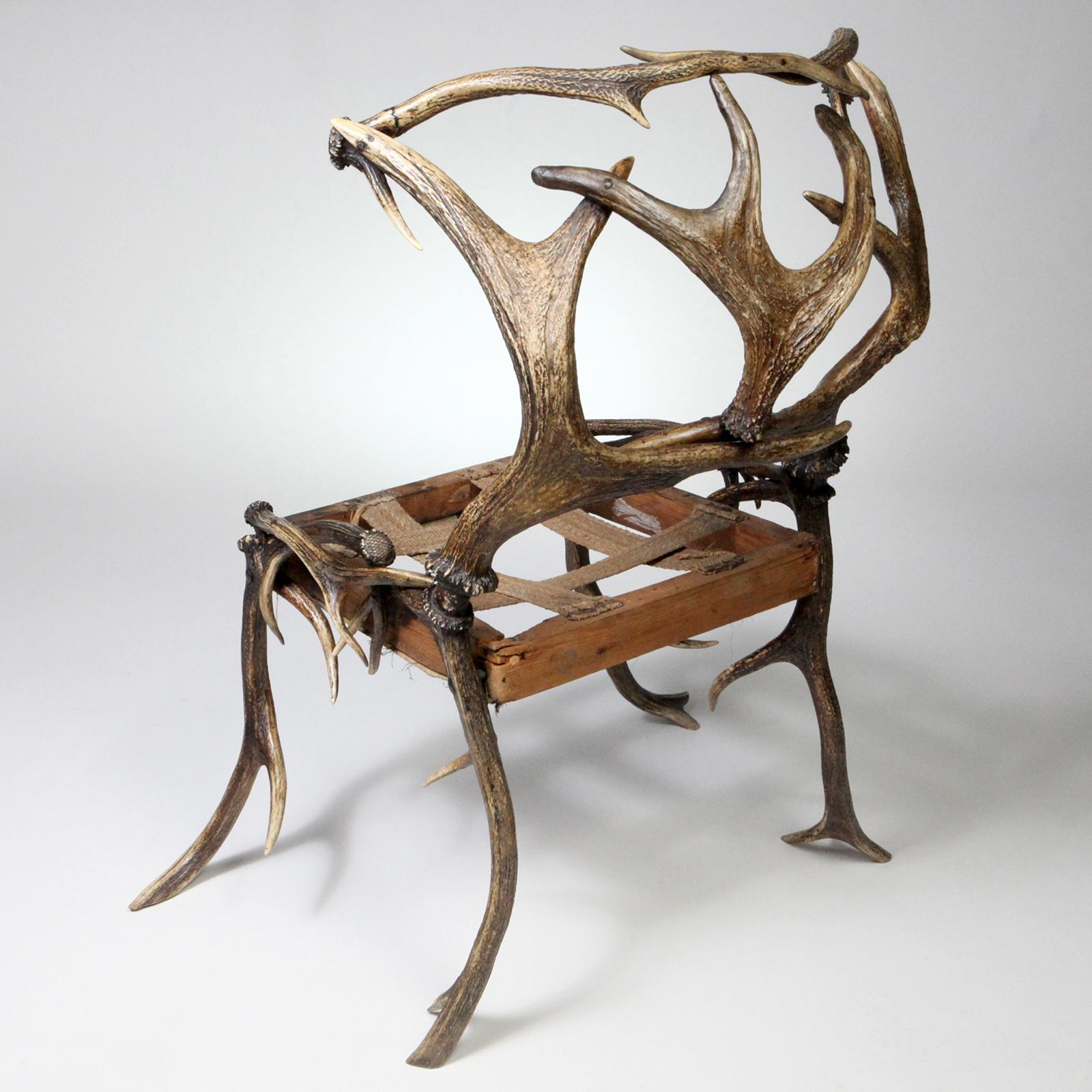 Chaise en bois autrichienne Bon état - En vente à New York, NY
