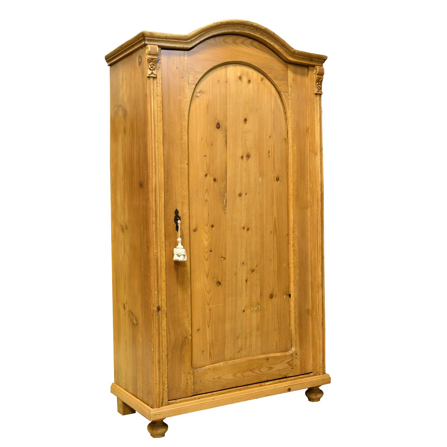 Austrian Armoire in Pine with Single Door and Arched Top, circa 1830 In Good Condition In Miami, FL