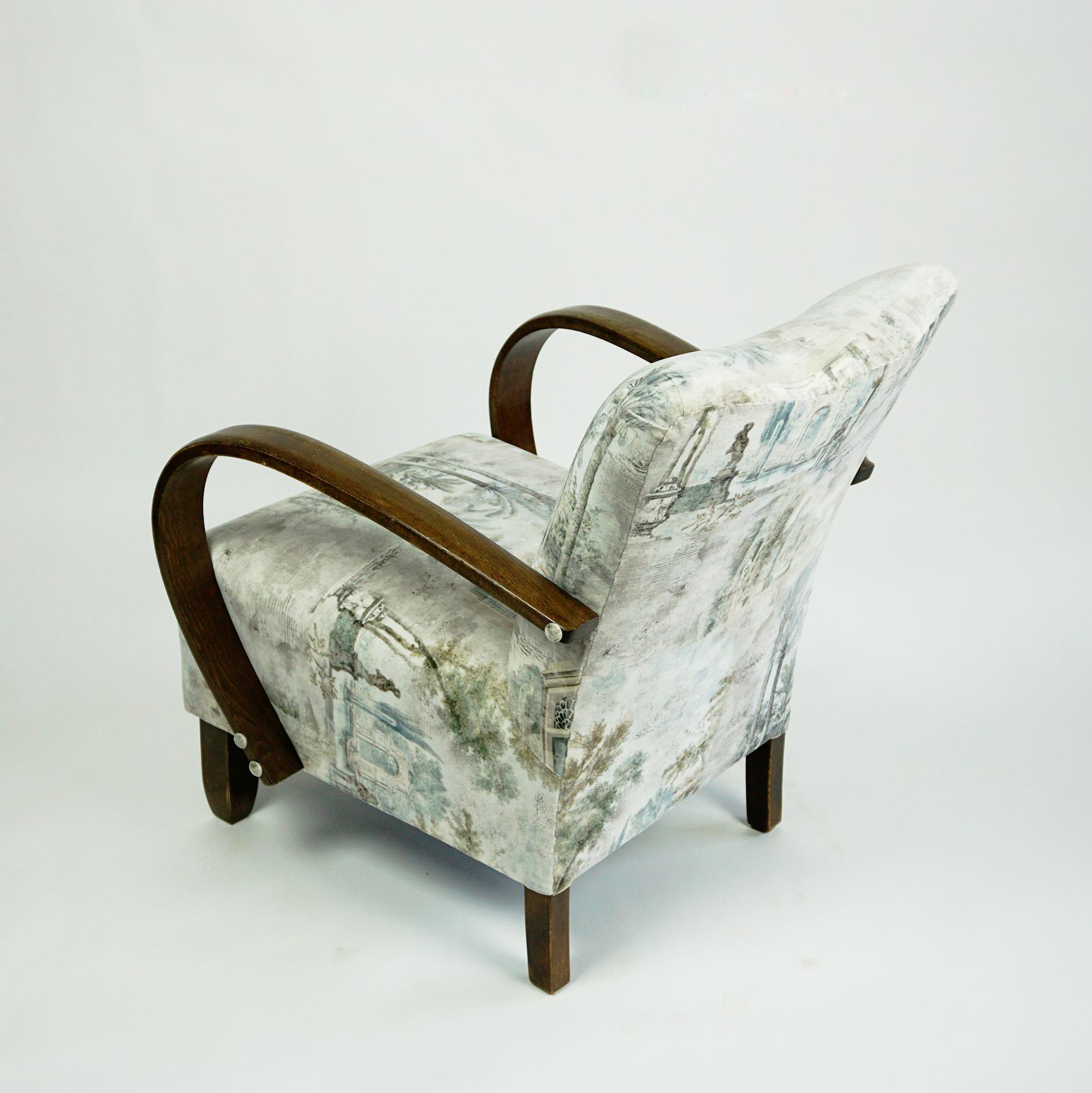 Austrian Art Deco Beechwood Armchair with Renewed White and Light Grey Velvet In Good Condition In Vienna, AT