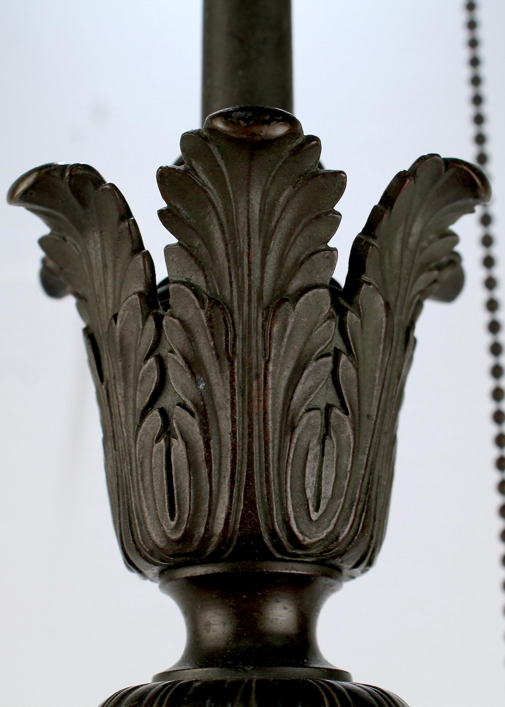 Lámpara austriaca Art Déco de bronce y mármol rojizo Vendida por B. Altman & Co. en venta 1