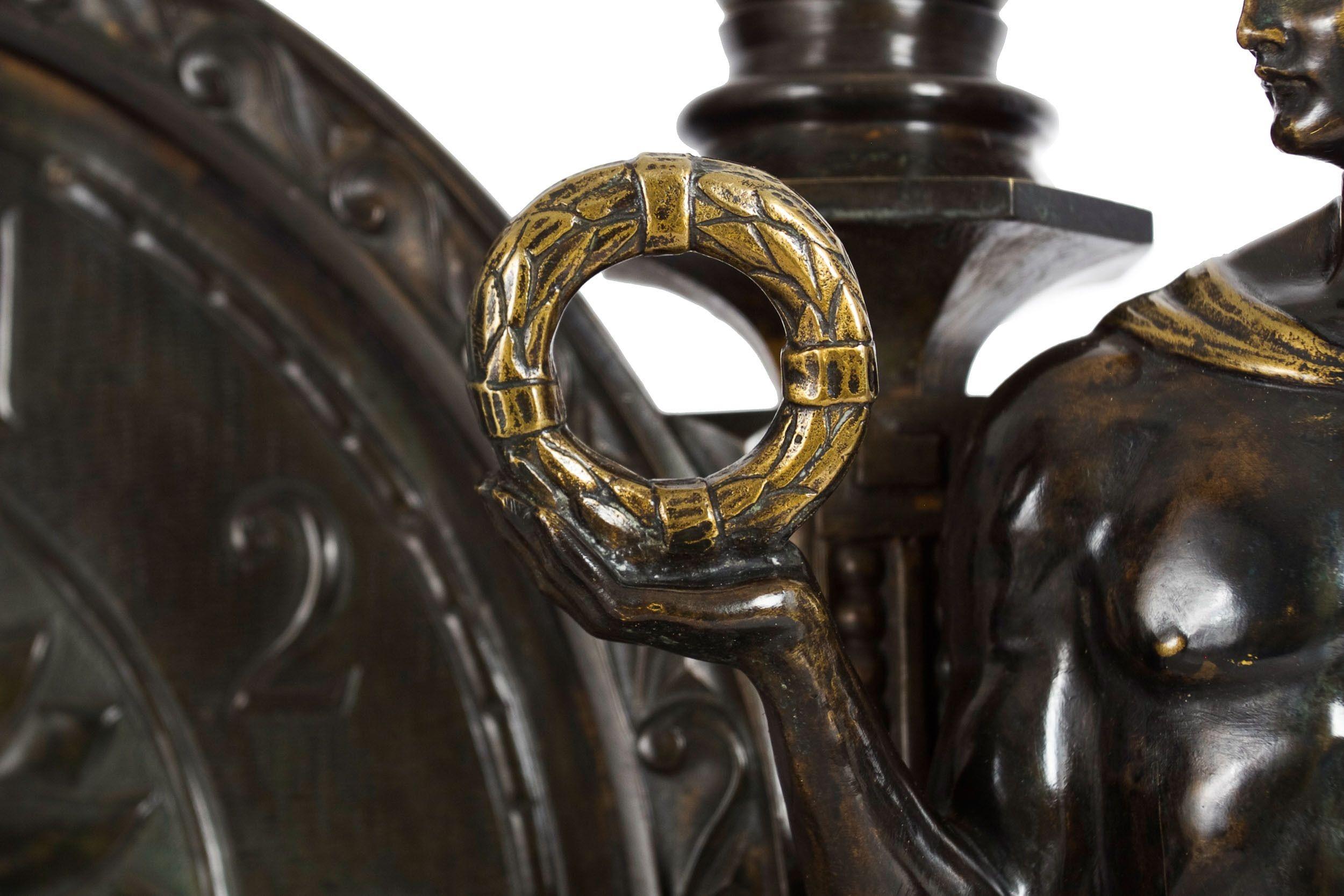 Reloj de chimenea austriaco Art Déco en bronce esculpido por Anton Grath hacia 1925 en venta 9