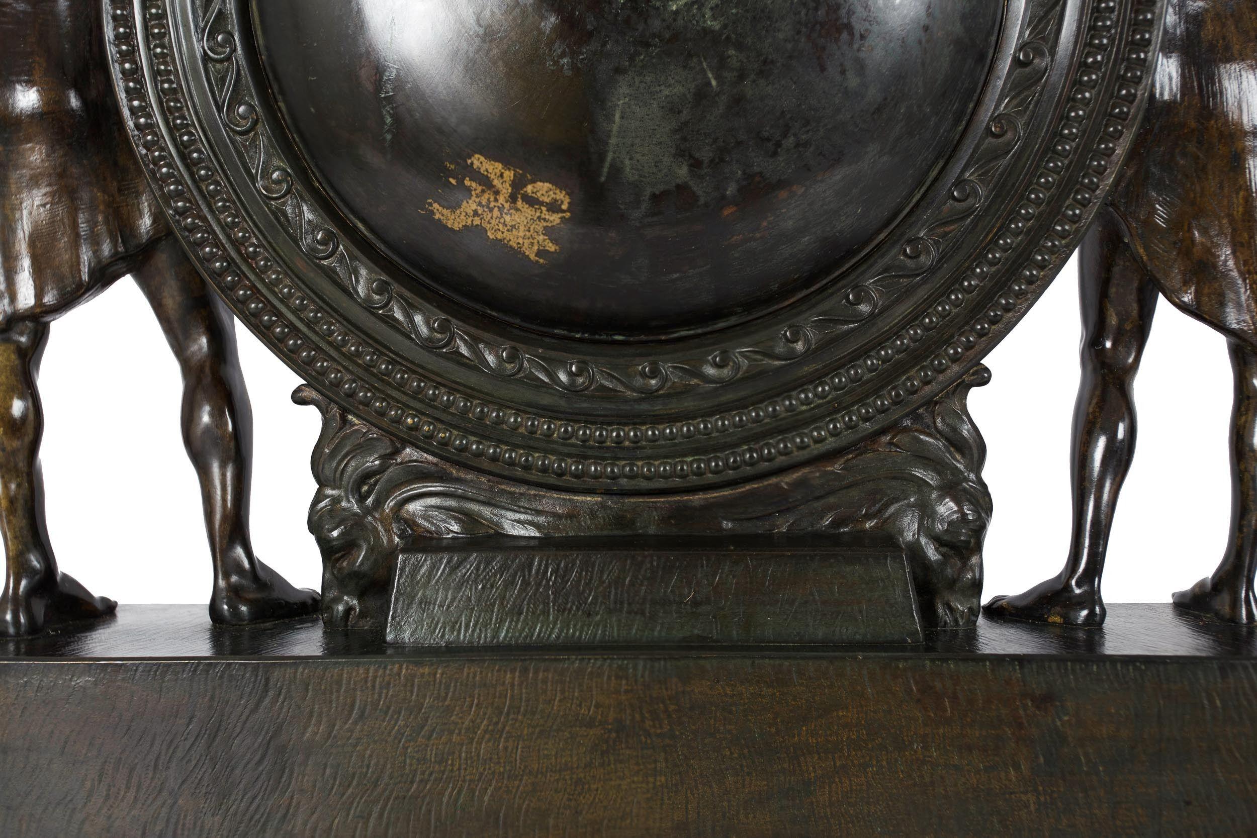 Reloj de chimenea austriaco Art Déco en bronce esculpido por Anton Grath hacia 1925 en venta 10