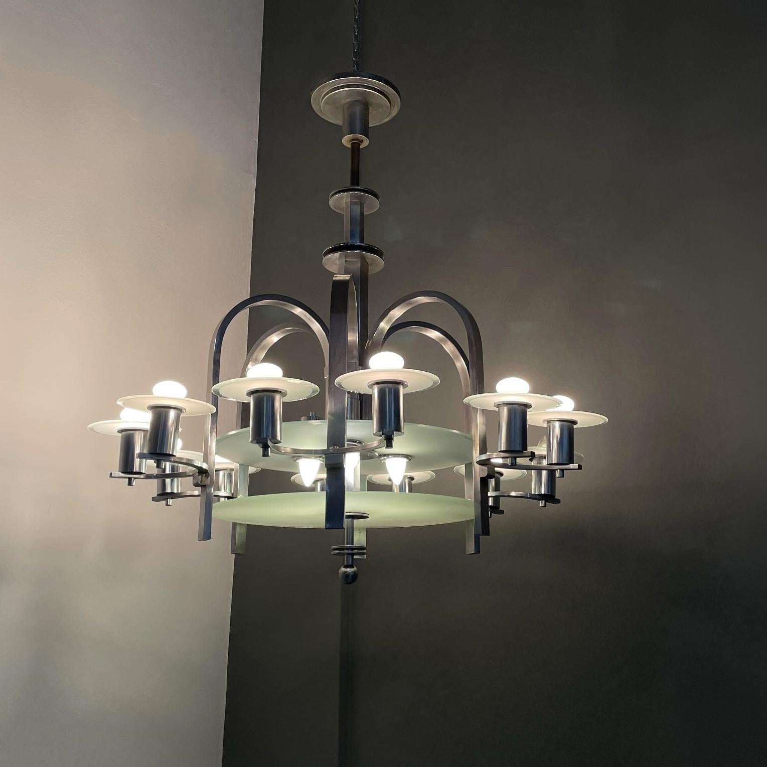 Austrian Art Deco Chandelier with twelve lights in metal and glass, 1920s In Good Condition For Sale In MIlano, IT