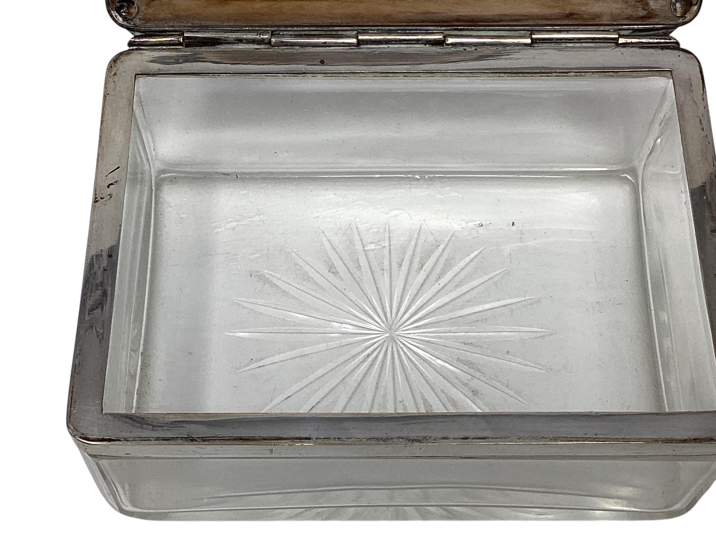 Caja austriaca de cristal Art Déco con monturas plateadas y diseño de estallido de estrellas Art Decó en venta