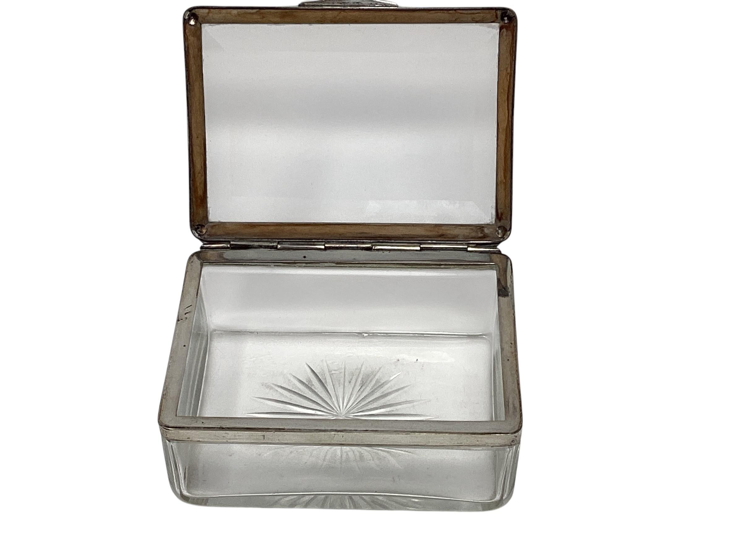 Caja austriaca de cristal Art Déco con monturas plateadas y diseño de estallido de estrellas Austríaco en venta