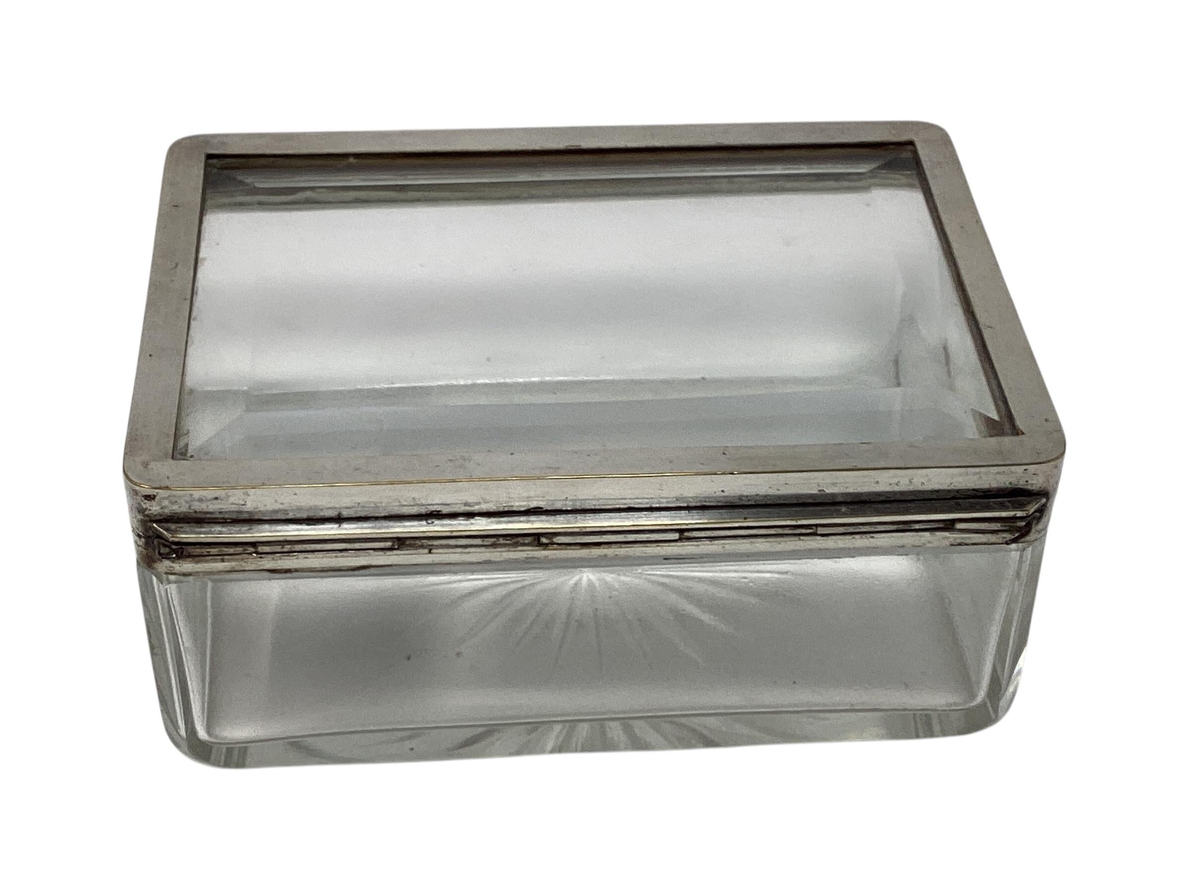 Caja austriaca de cristal Art Déco con monturas plateadas y diseño de estallido de estrellas en Bueno estado para la venta en Chapel Hill, NC